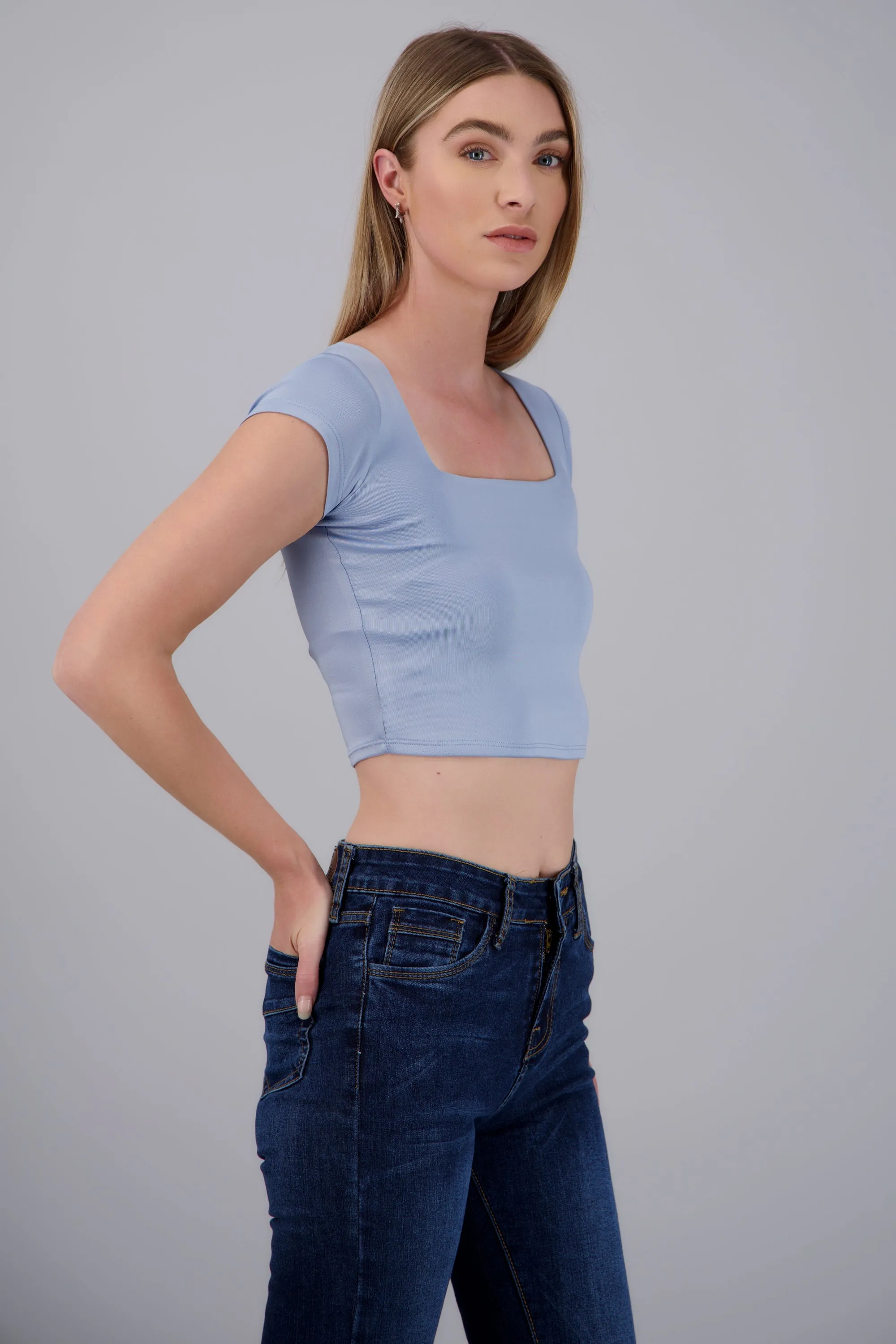 Top liso escote cuadrado manga corta sold by Shasa product image thumbnail 3