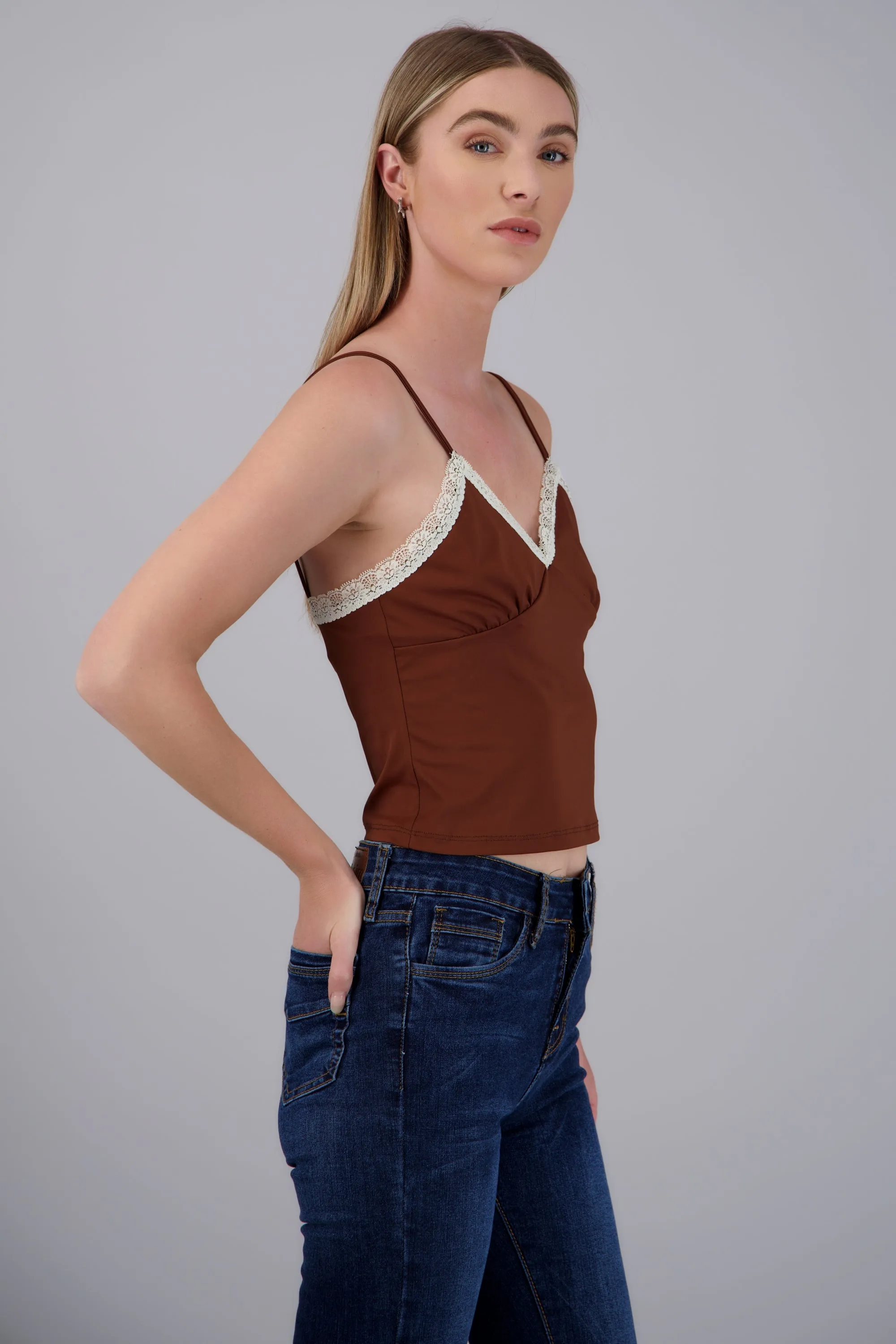Top tirantes detalle encaje sold by Shasa product image thumbnail 3
