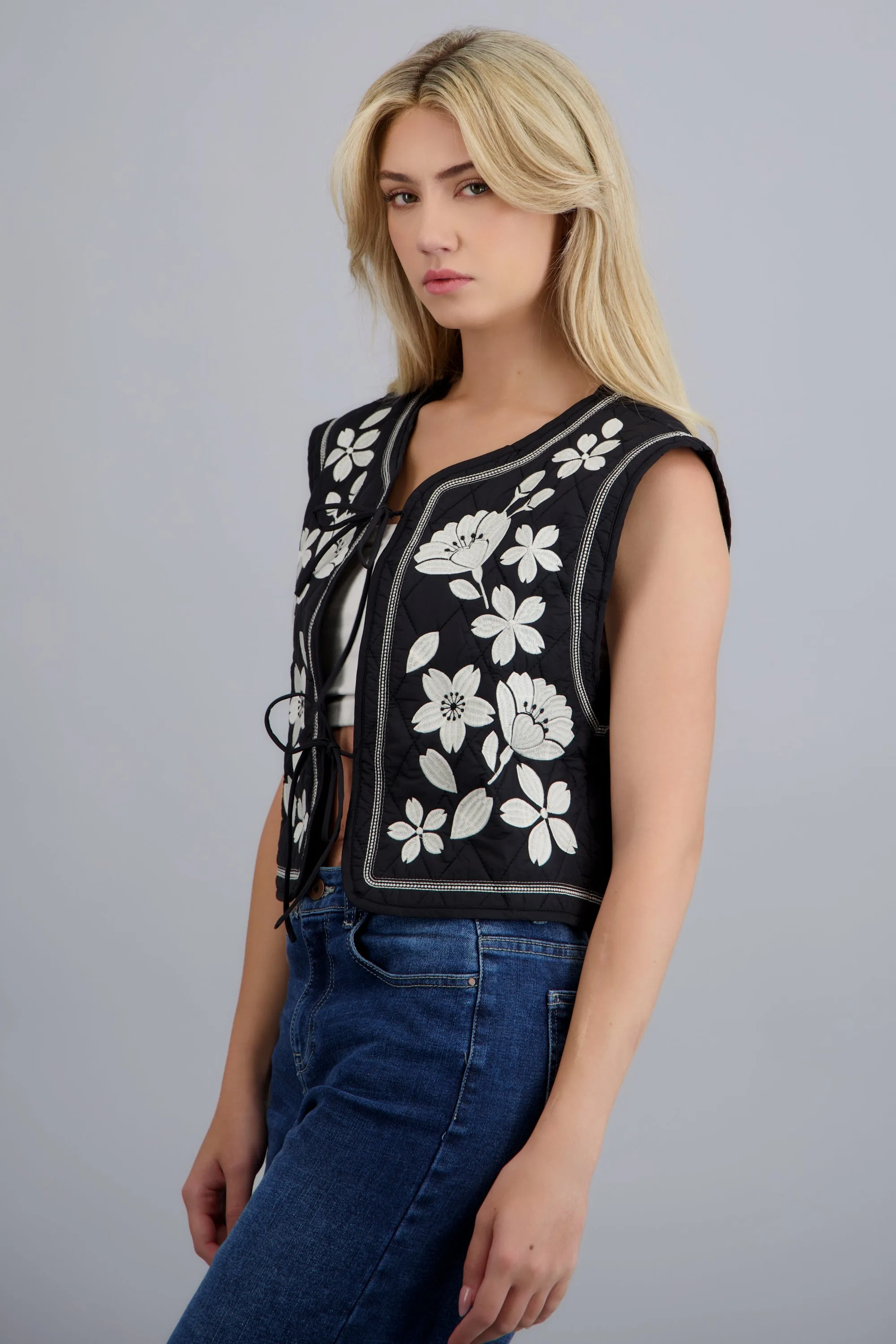 Chaleco detalle bordado paisley sold by Shasa product image thumbnail 2