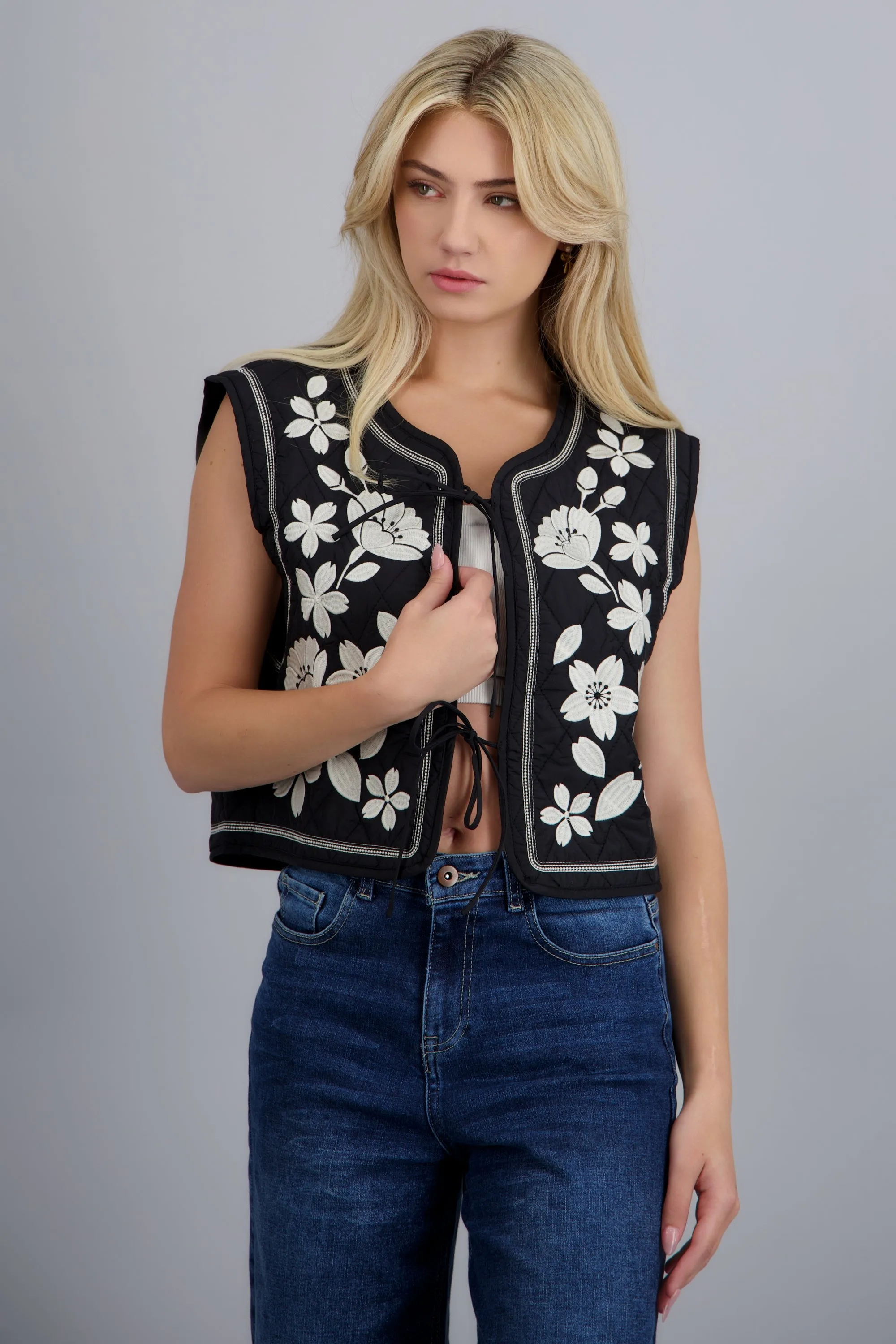 Chaleco detalle bordado paisley sold by Shasa product image thumbnail 3
