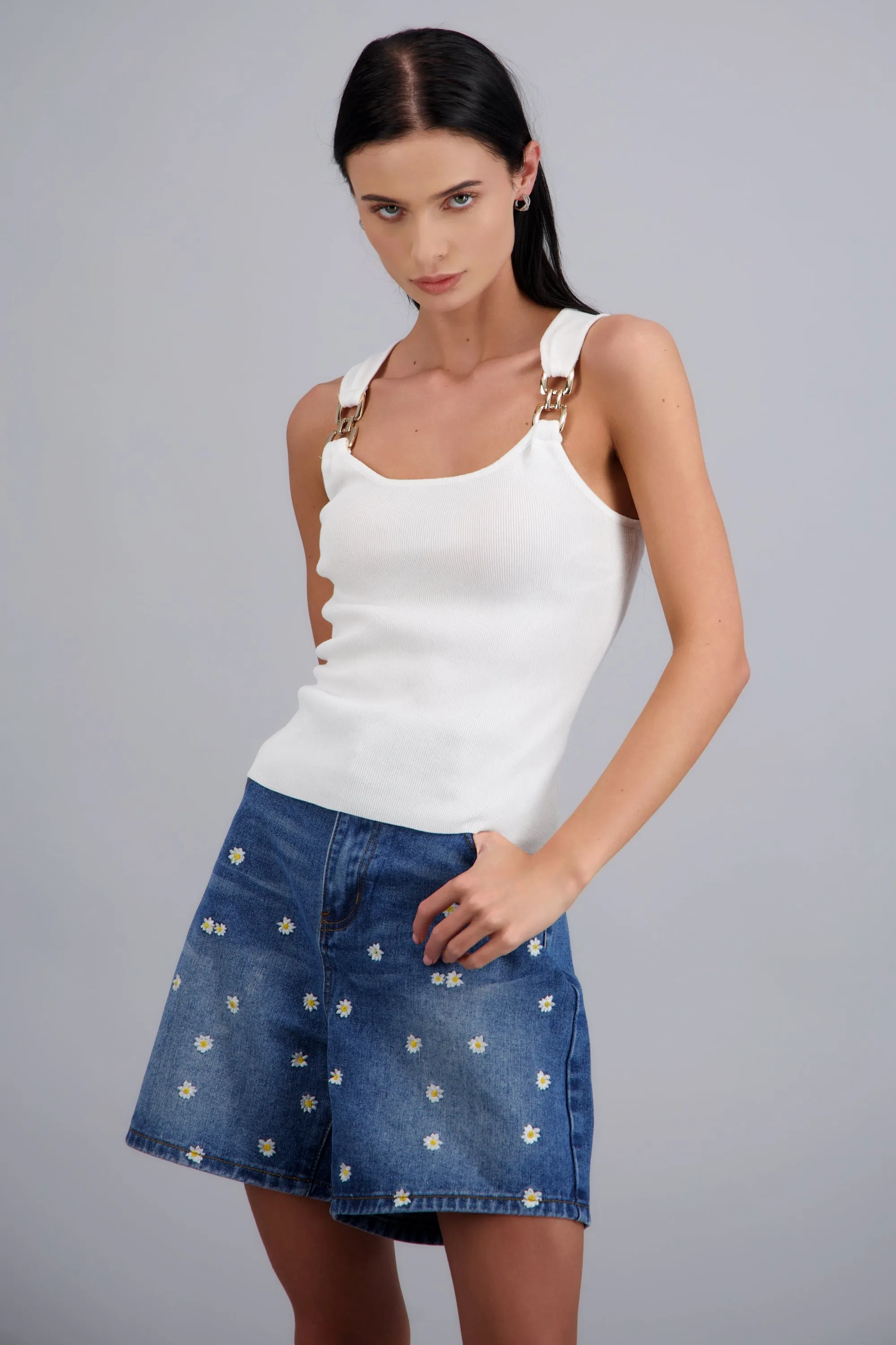 Top detalle herraje liso sold by Shasa product image thumbnail 2