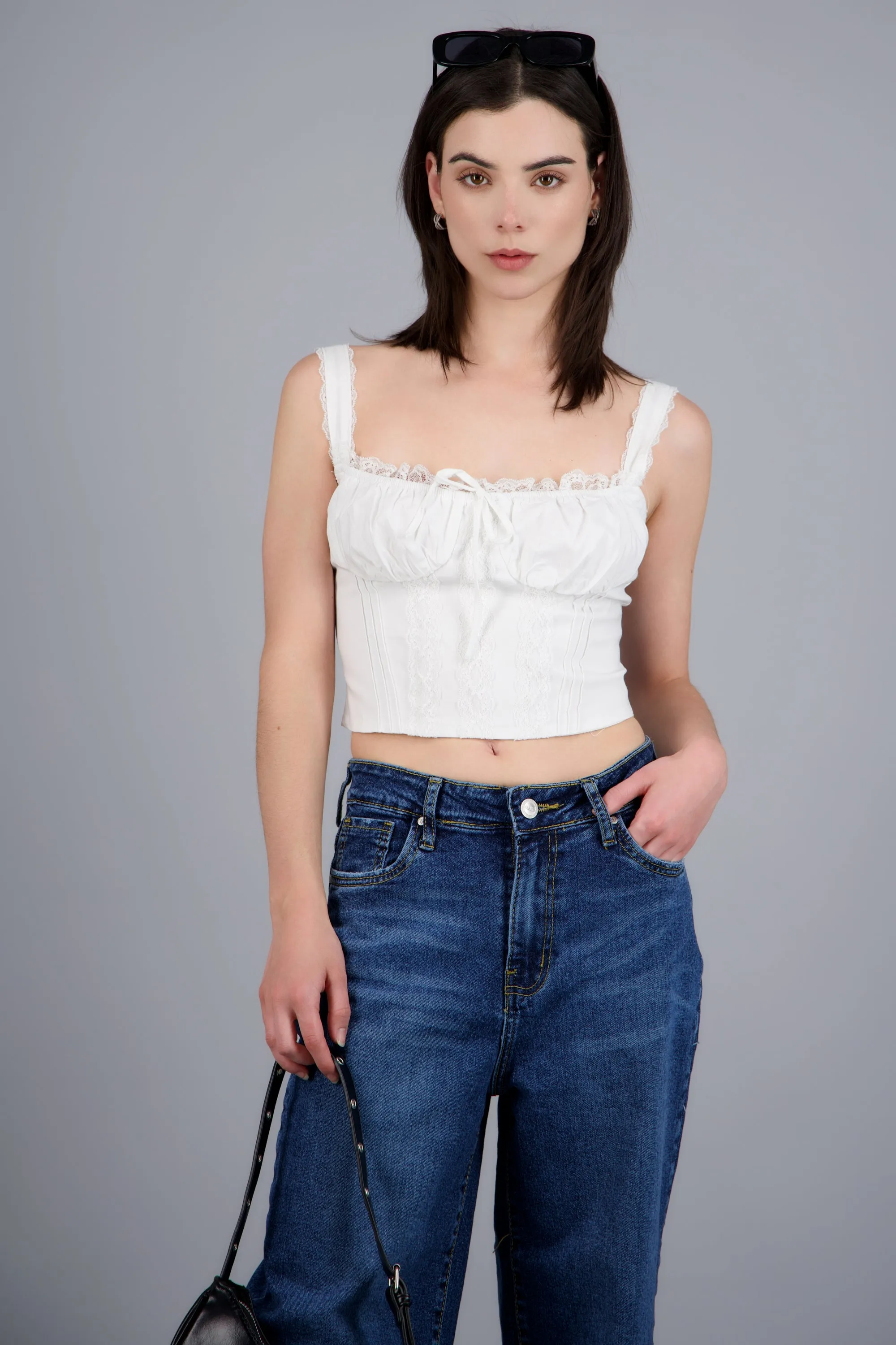 Blusa detalle encaje con tirantes sold by Shasa