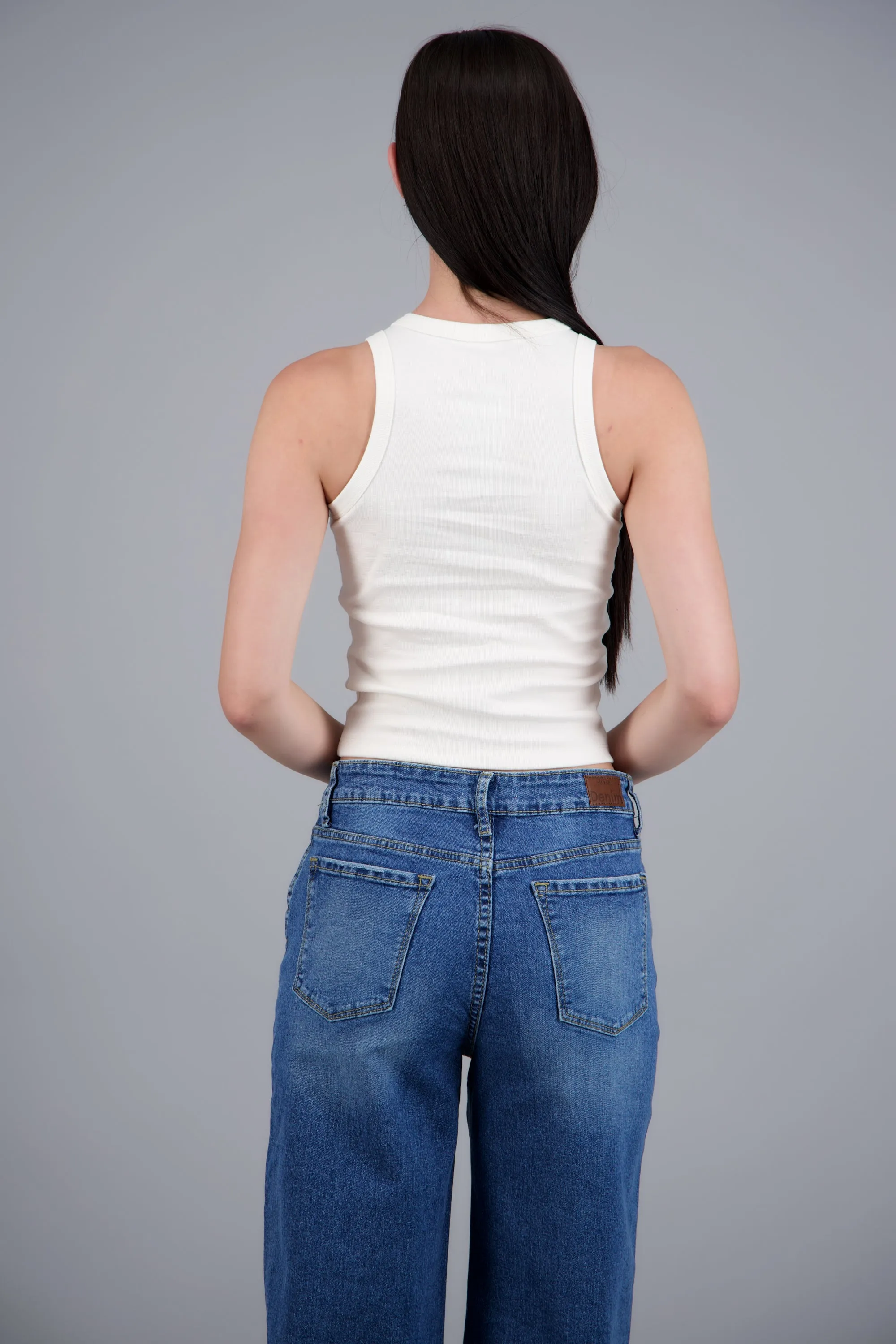 Tank top crop cuello redondo sold by Shasa product image thumbnail 4