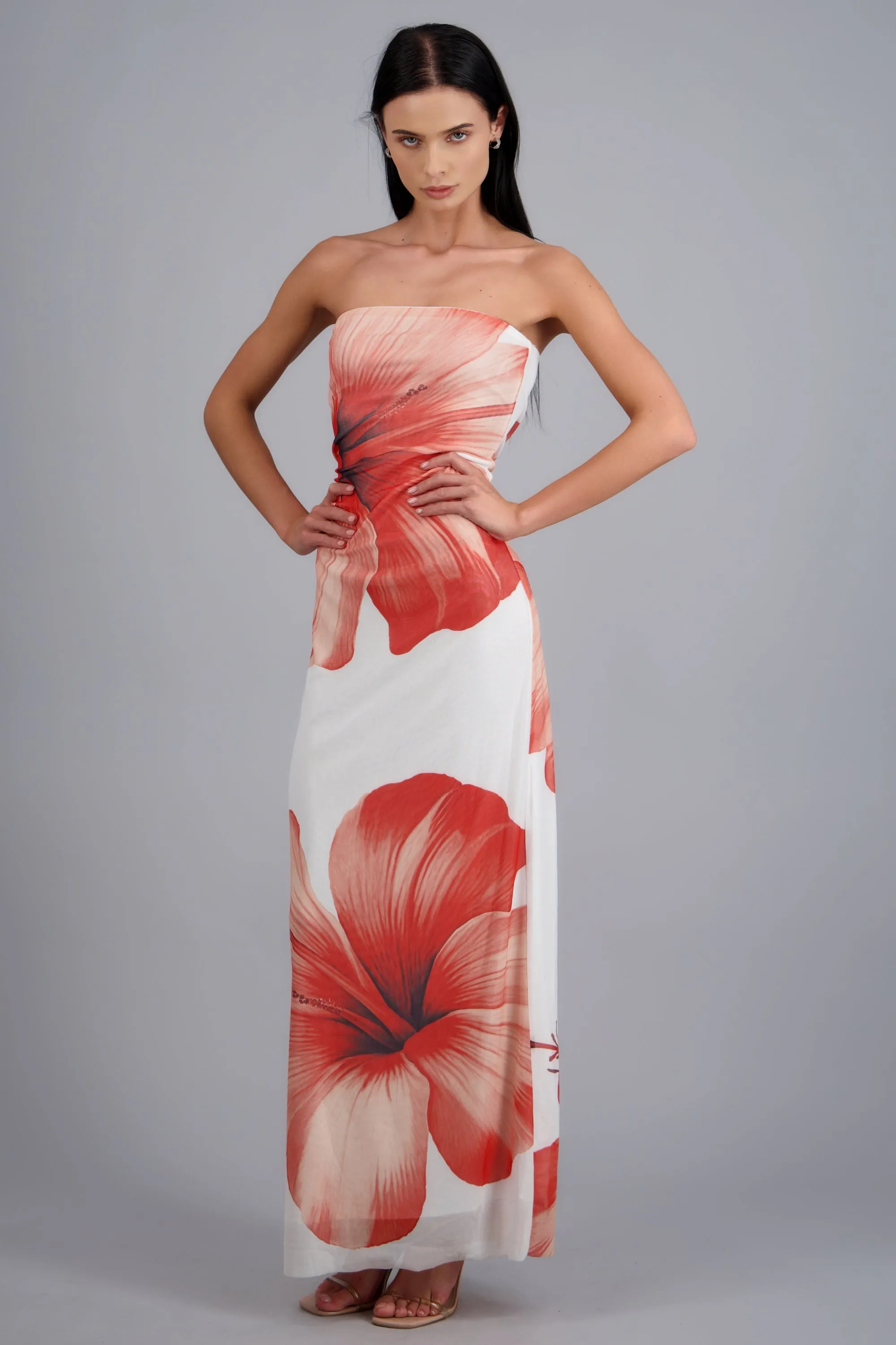 Vestido maxi strapples mesh flores sold by Shasa