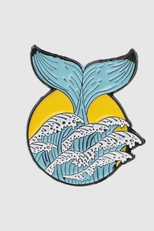 Pin ballena olas made by Shasa