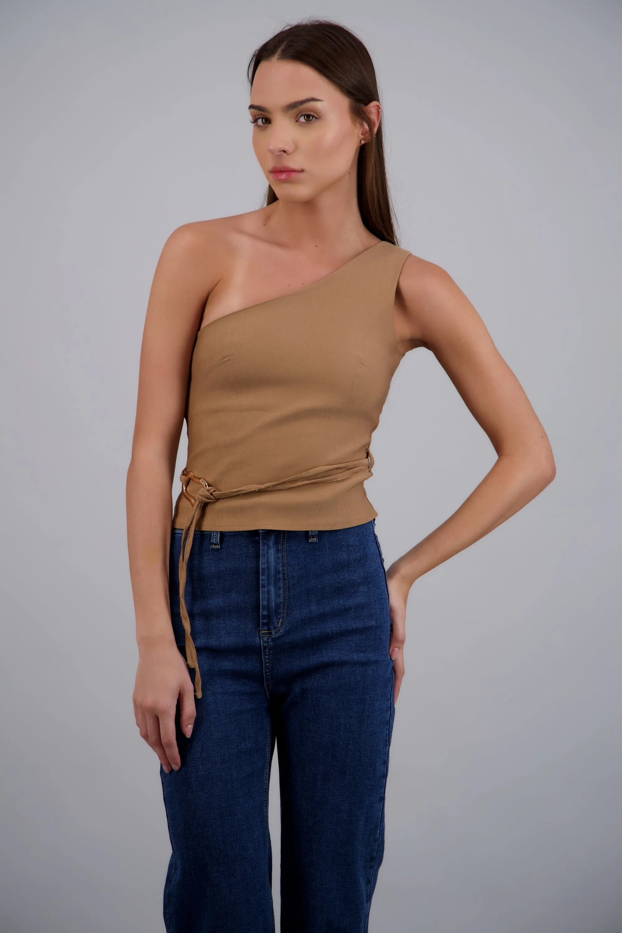 Top asimétrico cinto con aro irregular sold by Shasa