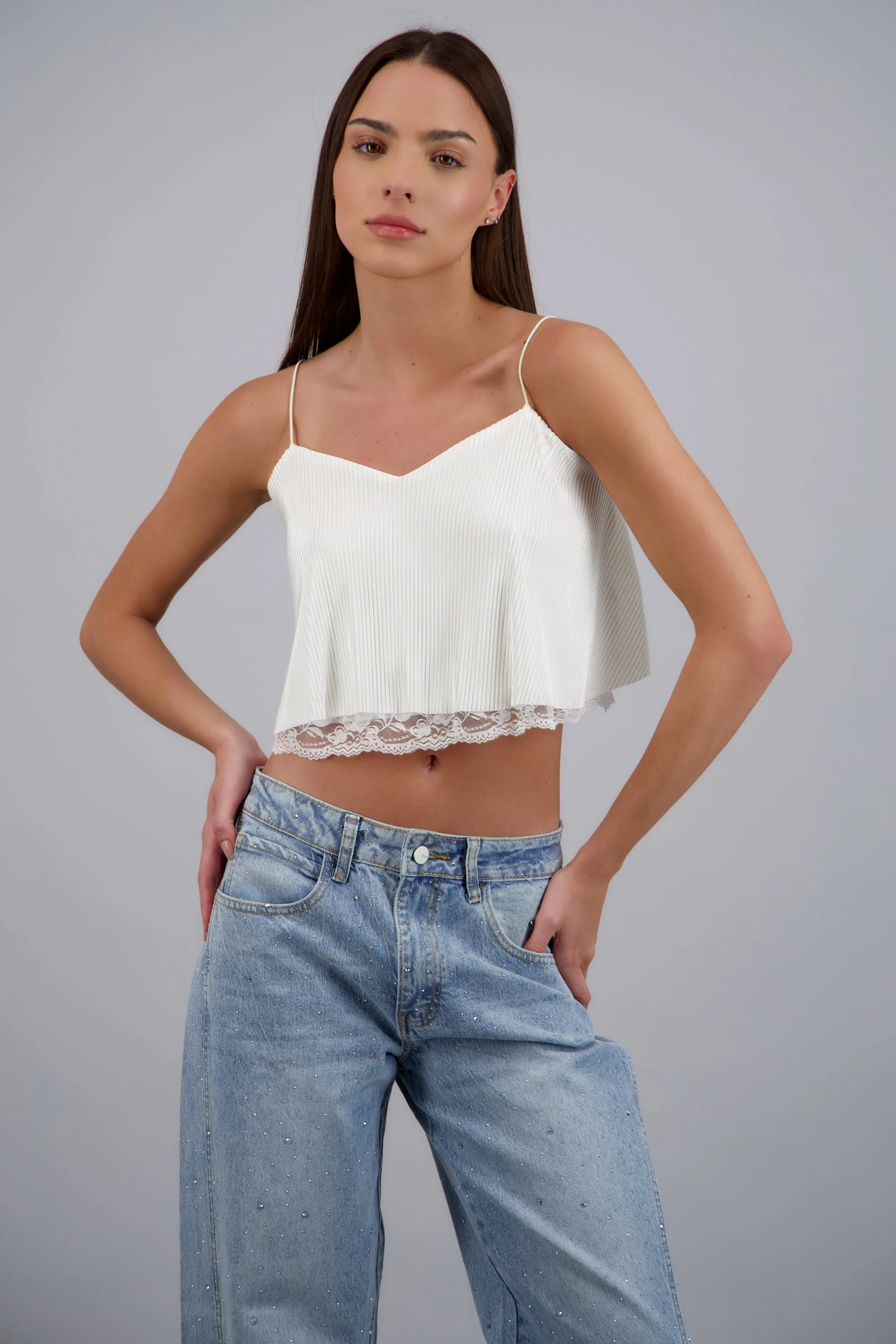 Top sin mangas con olan detalle encaje sold by Shasa product image thumbnail 3