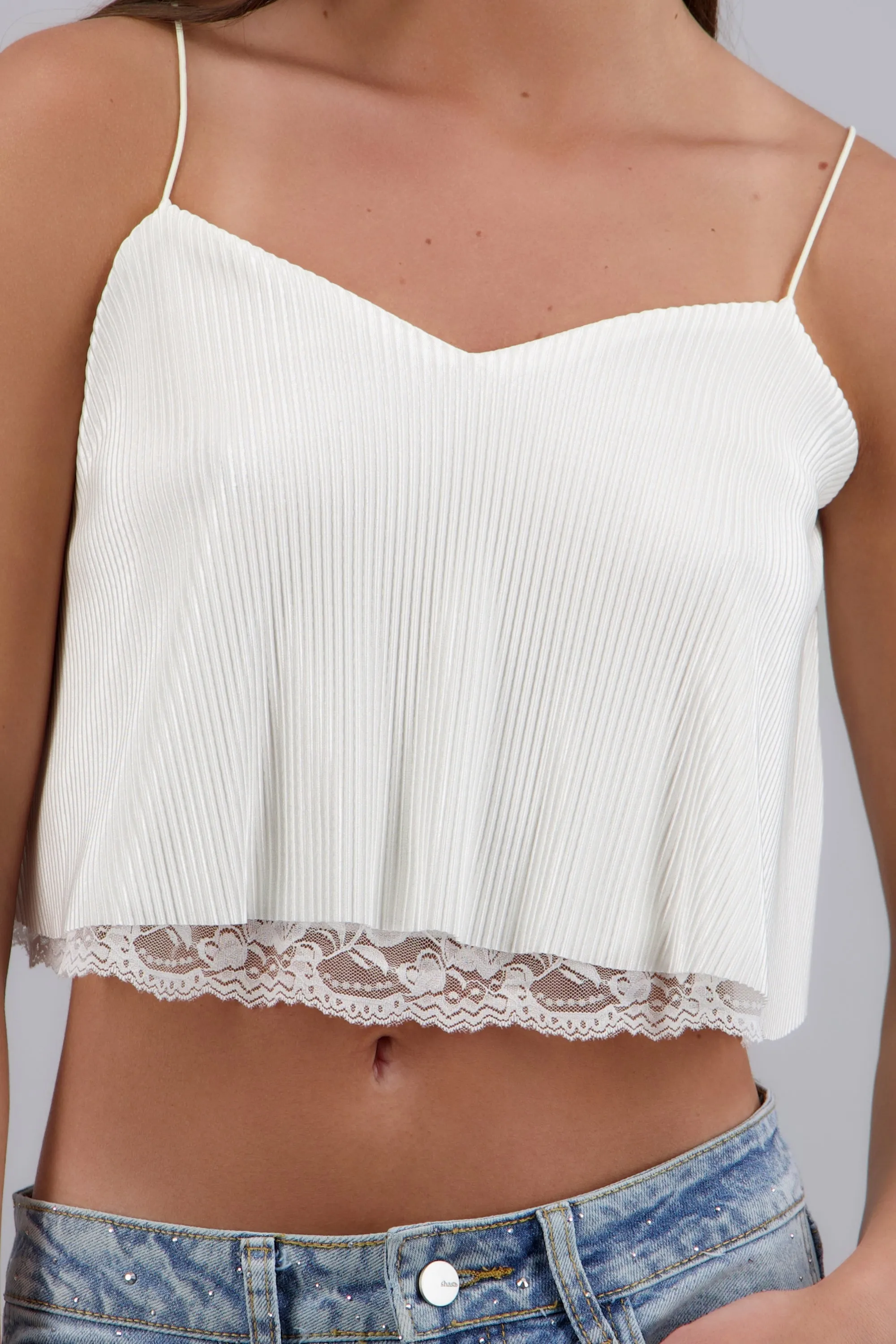 Top sin mangas con olan detalle encaje sold by Shasa product image thumbnail 5