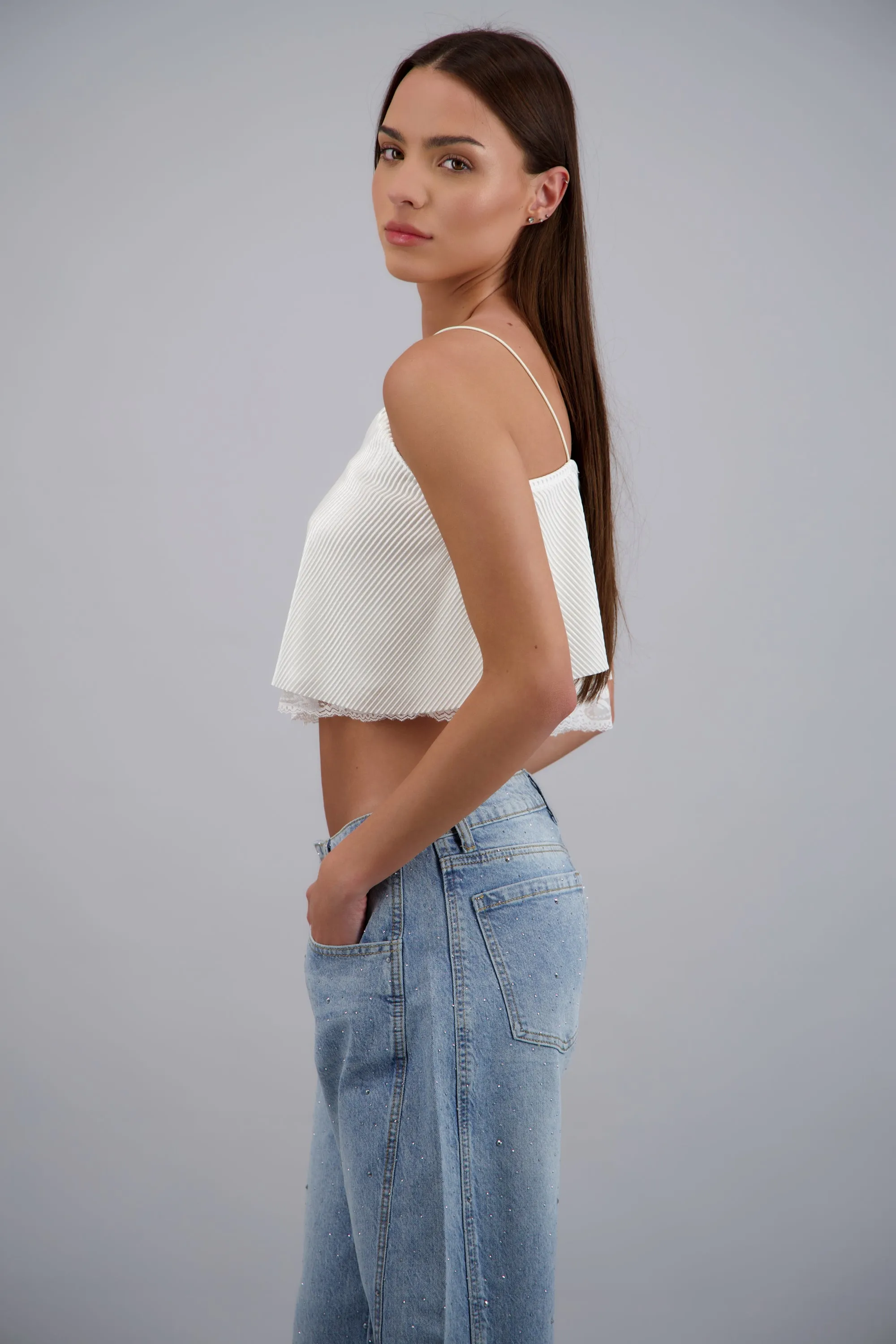 Top sin mangas con olan detalle encaje sold by Shasa product image thumbnail 2