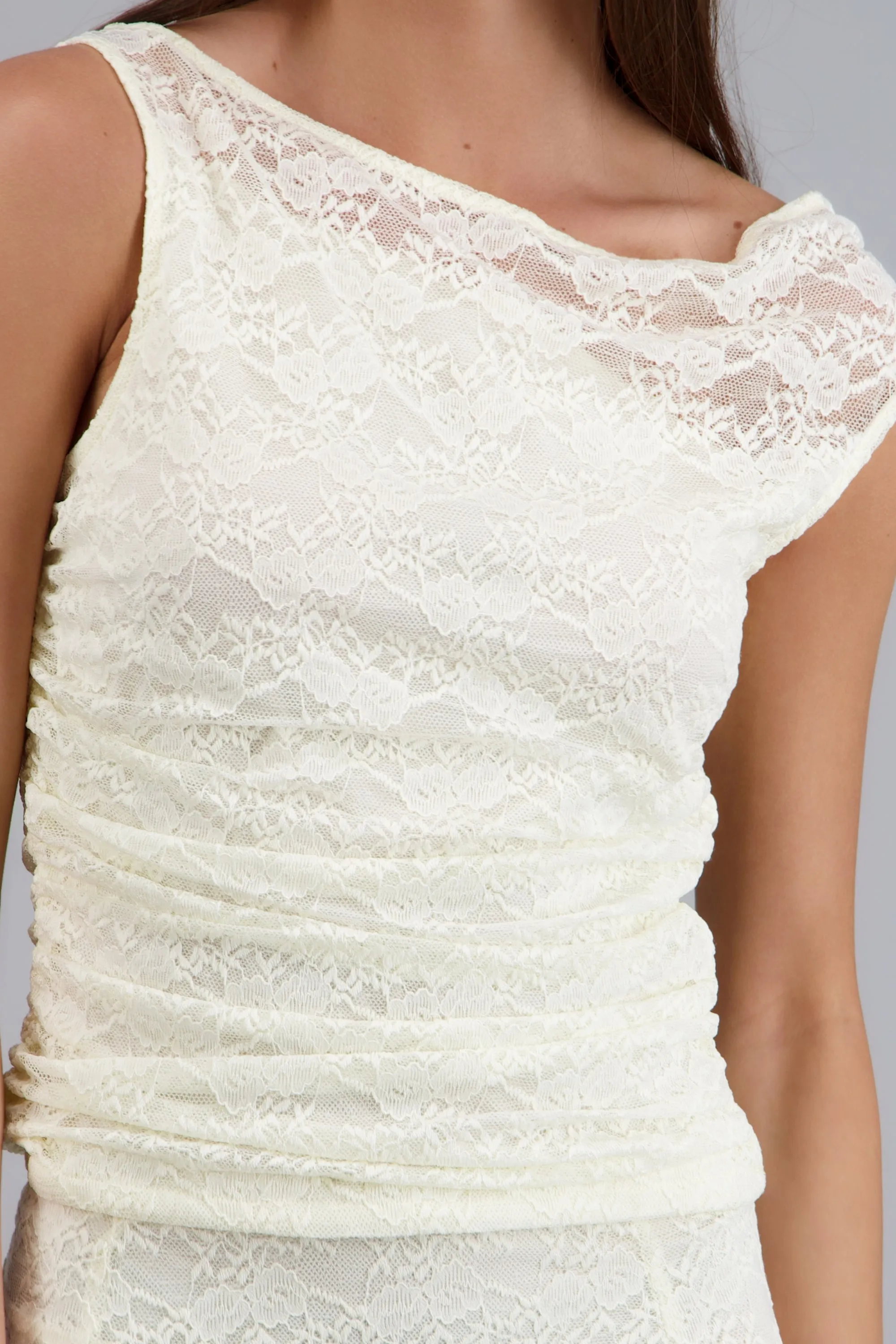 Top asimétrico de encaje sold by Shasa product image thumbnail 5