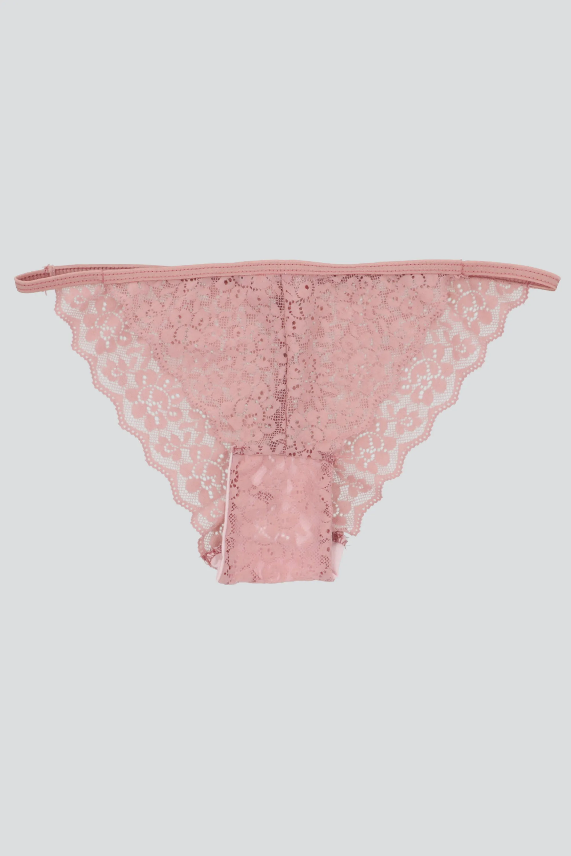 Bikini de encaje flores sold by Shasa