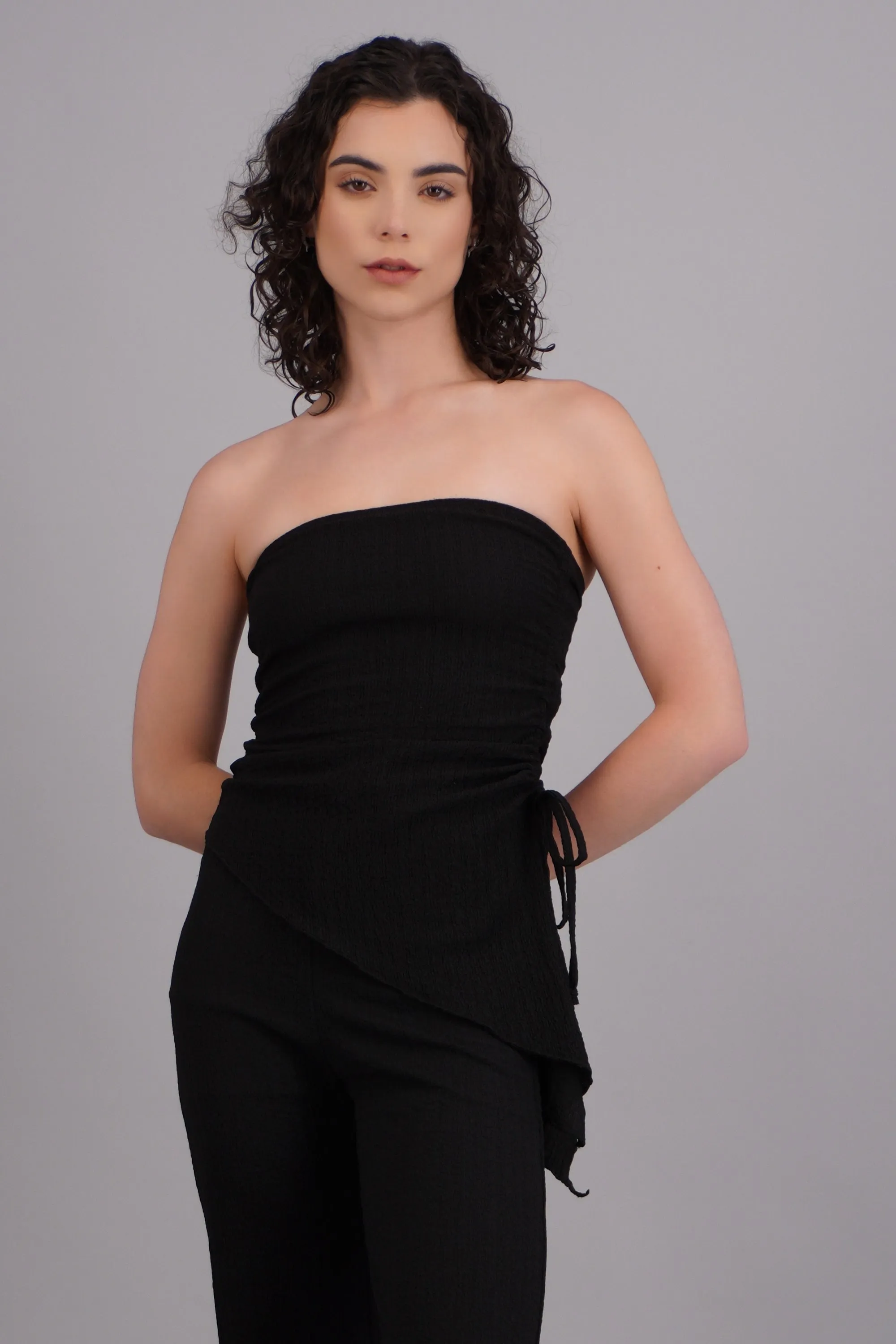 Top strapless textura asimetrico sold by Shasa product image thumbnail 3