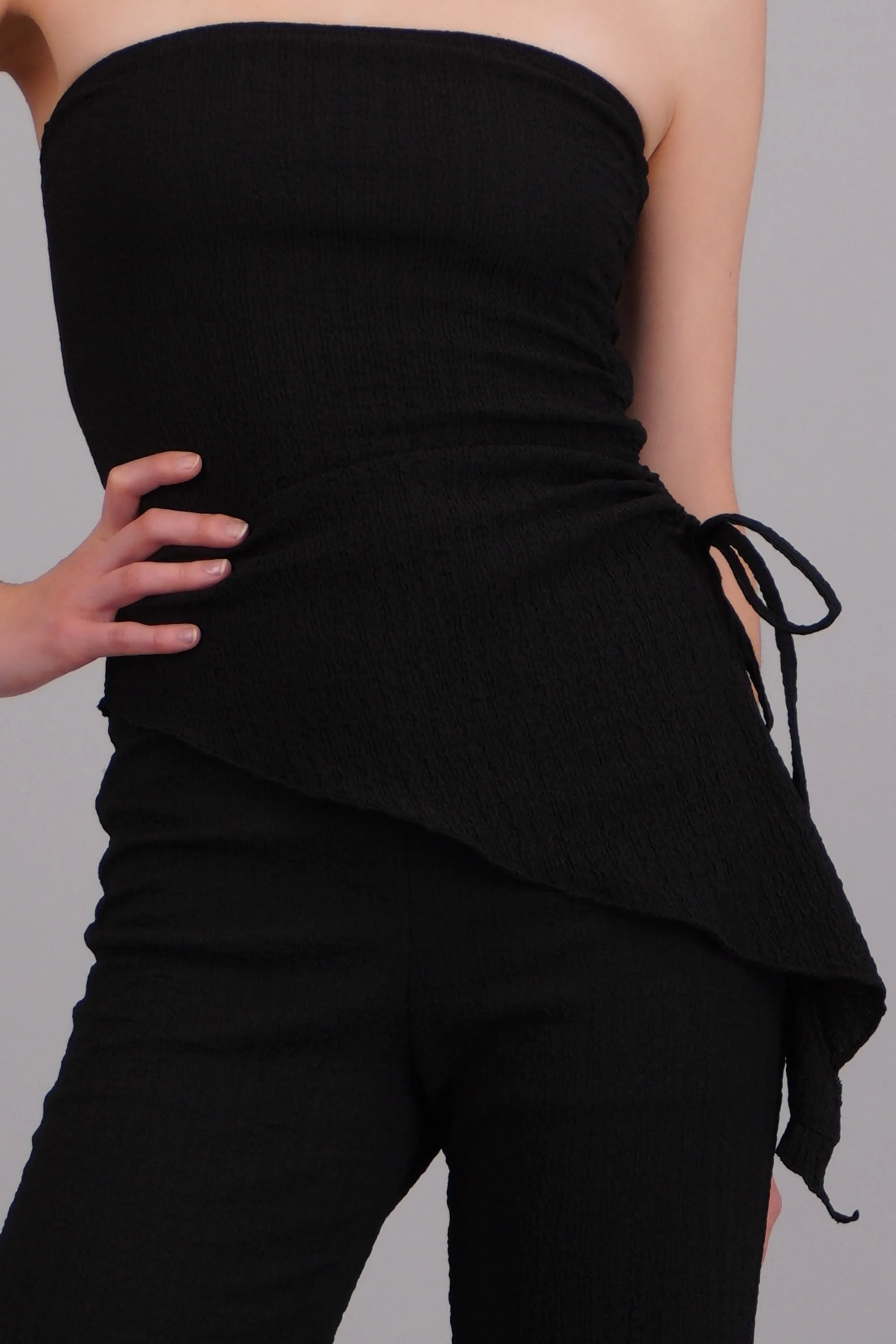 Top strapless textura asimetrico sold by Shasa product image thumbnail 5