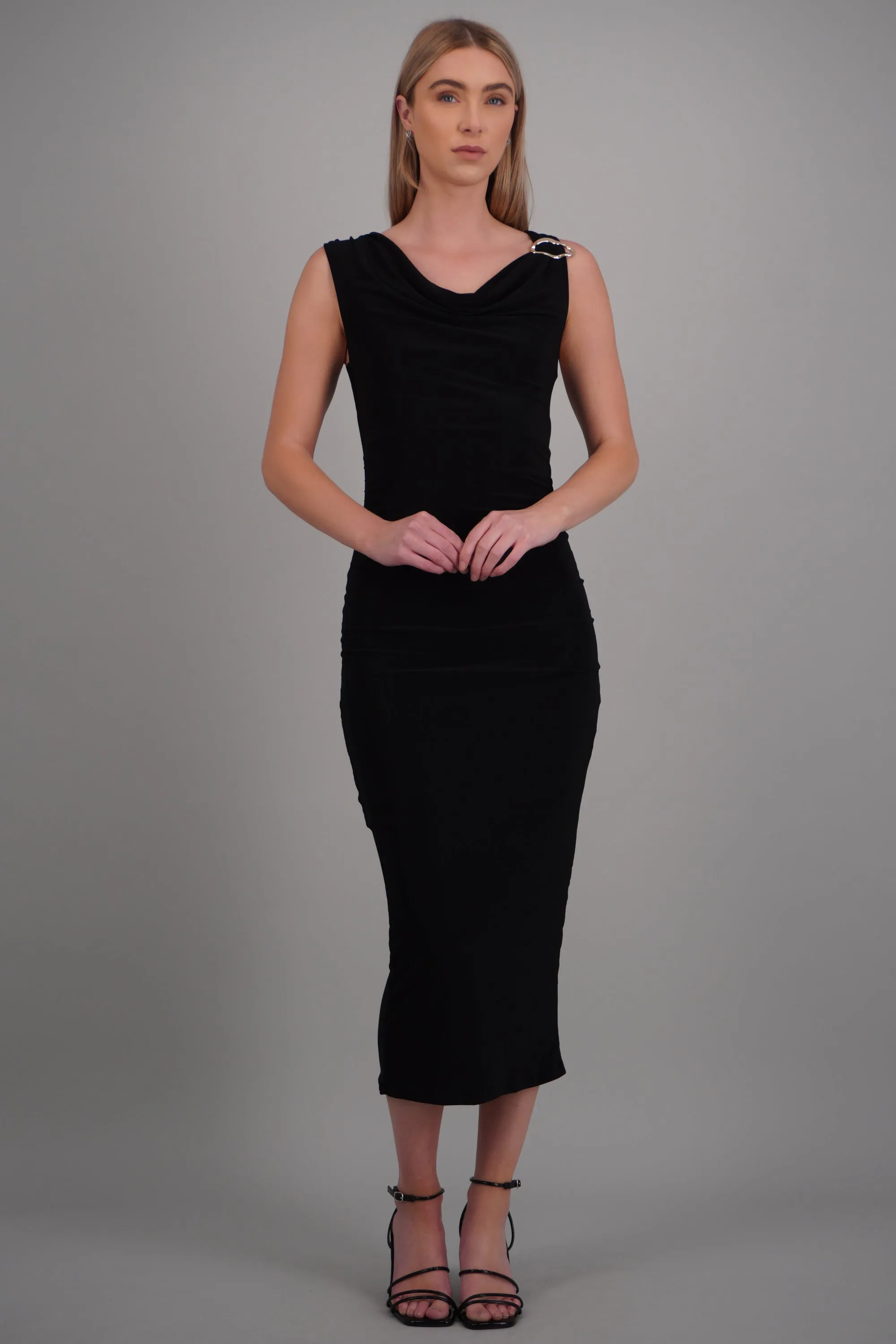 Vestido cascada detalle herraje sold by Shasa product image thumbnail 3