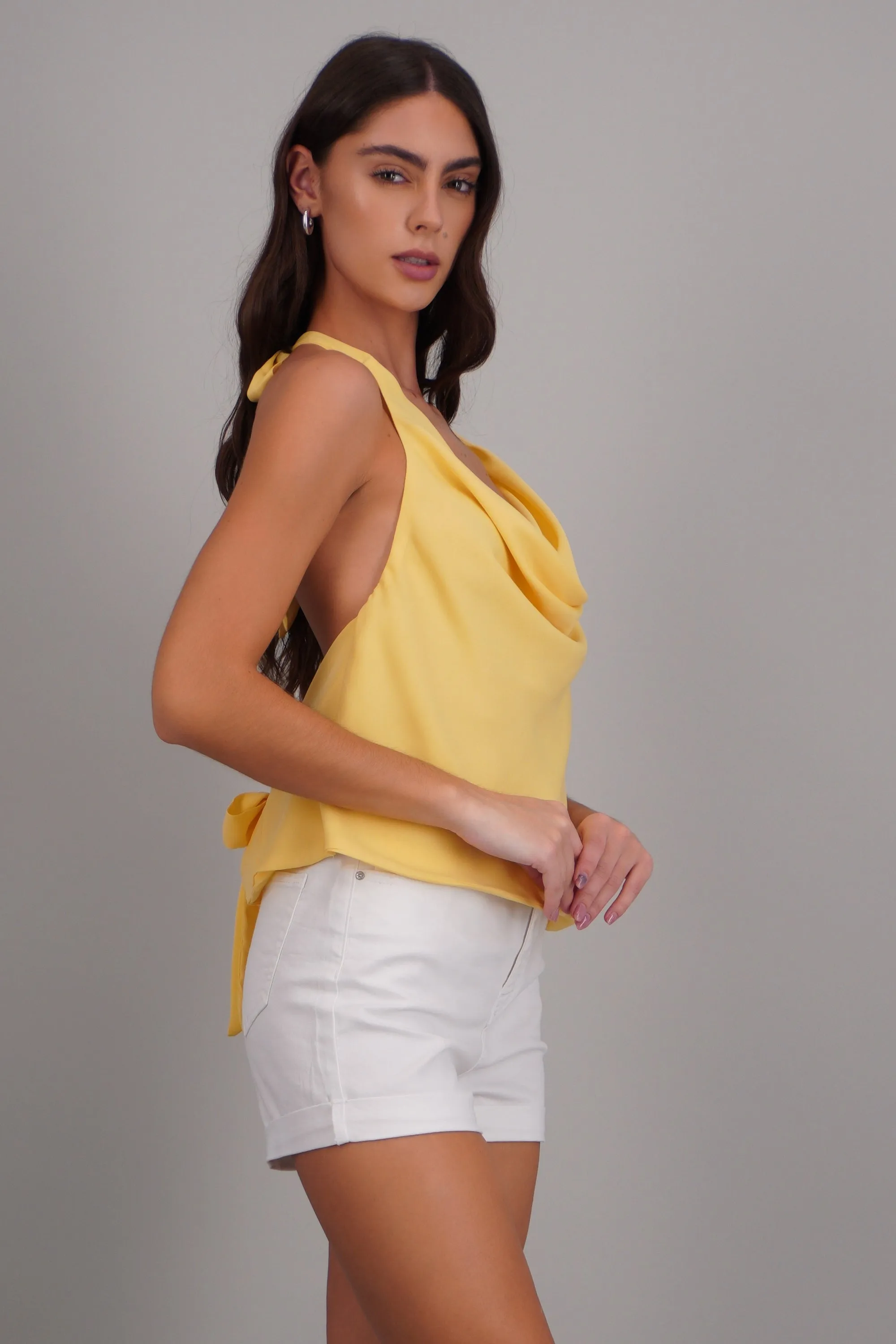 Top cuello halter sin mangas sold by Shasa product image thumbnail 2