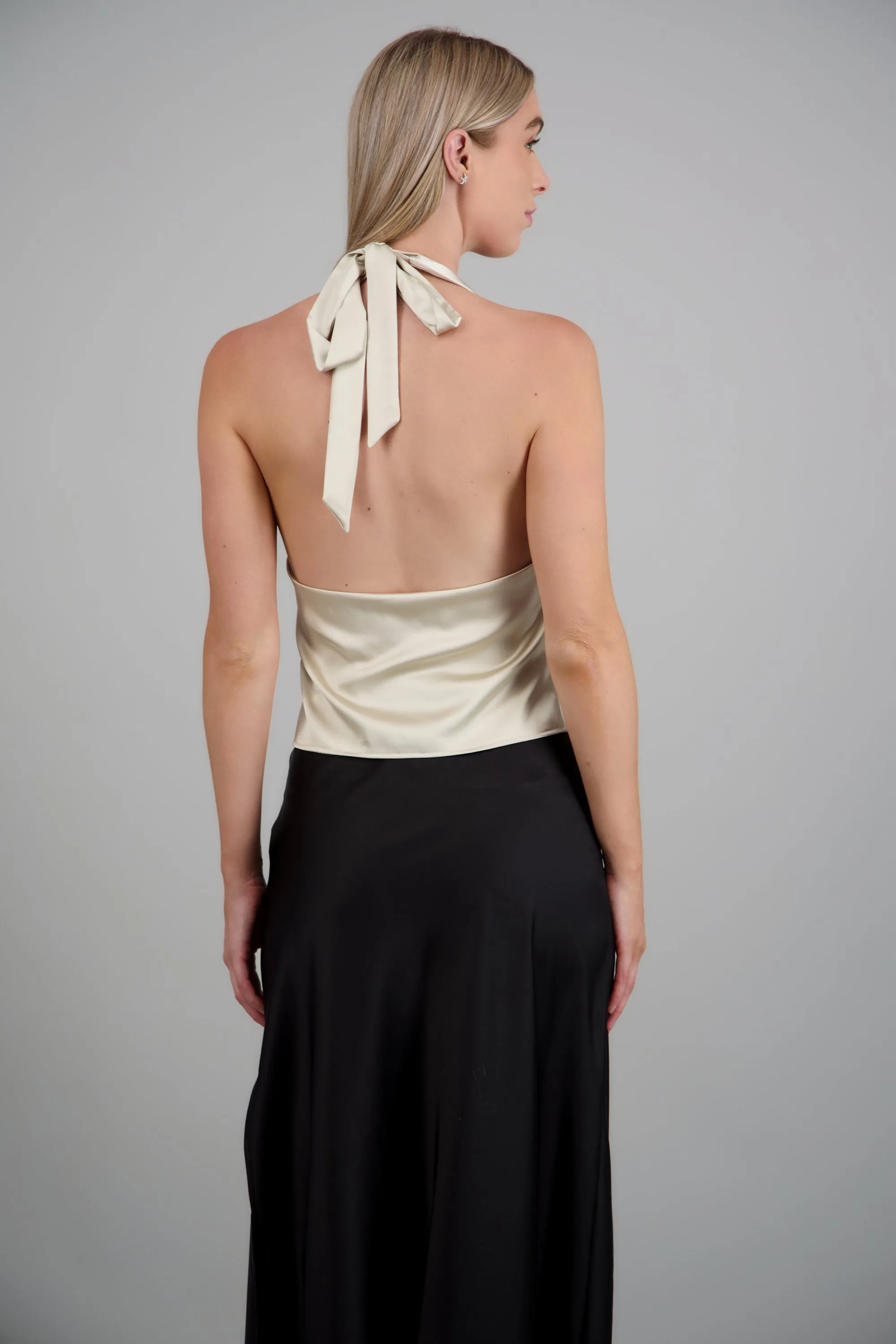 Top halter detalle botones satinado sold by Shasa product image thumbnail 4