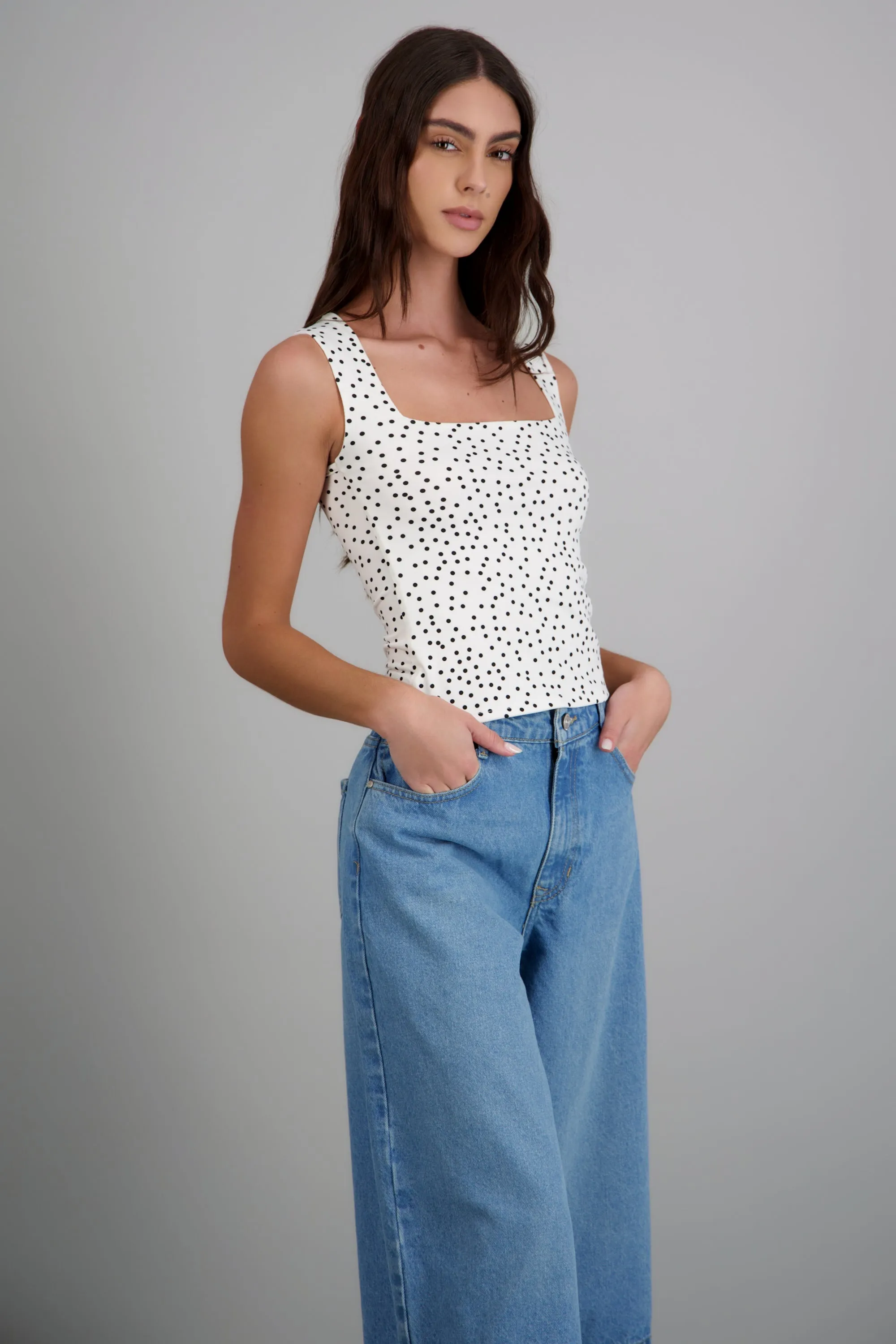 Top escote cuadrado sin mangas sold by Shasa product image thumbnail 2