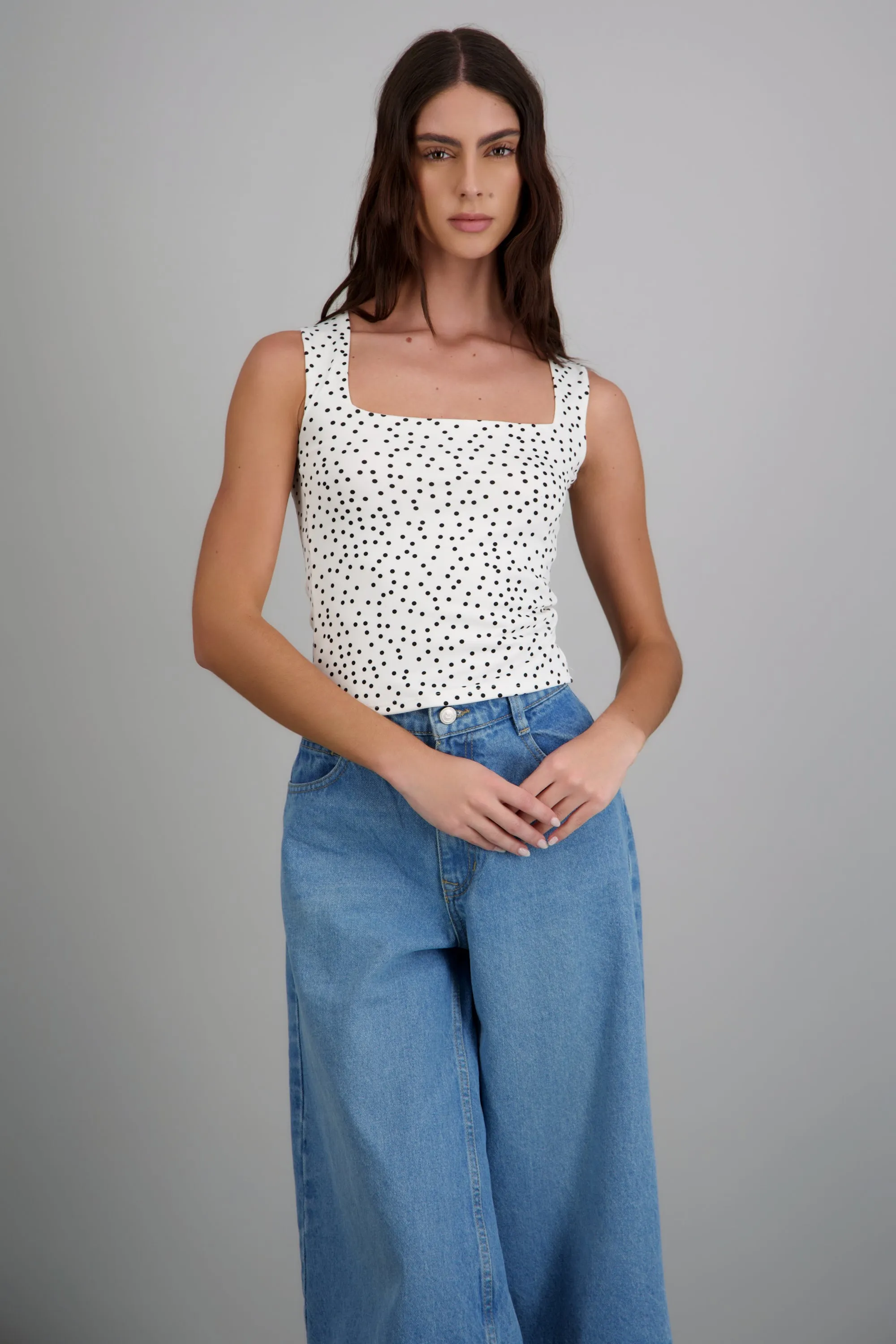 Top escote cuadrado sin mangas sold by Shasa product image thumbnail 3