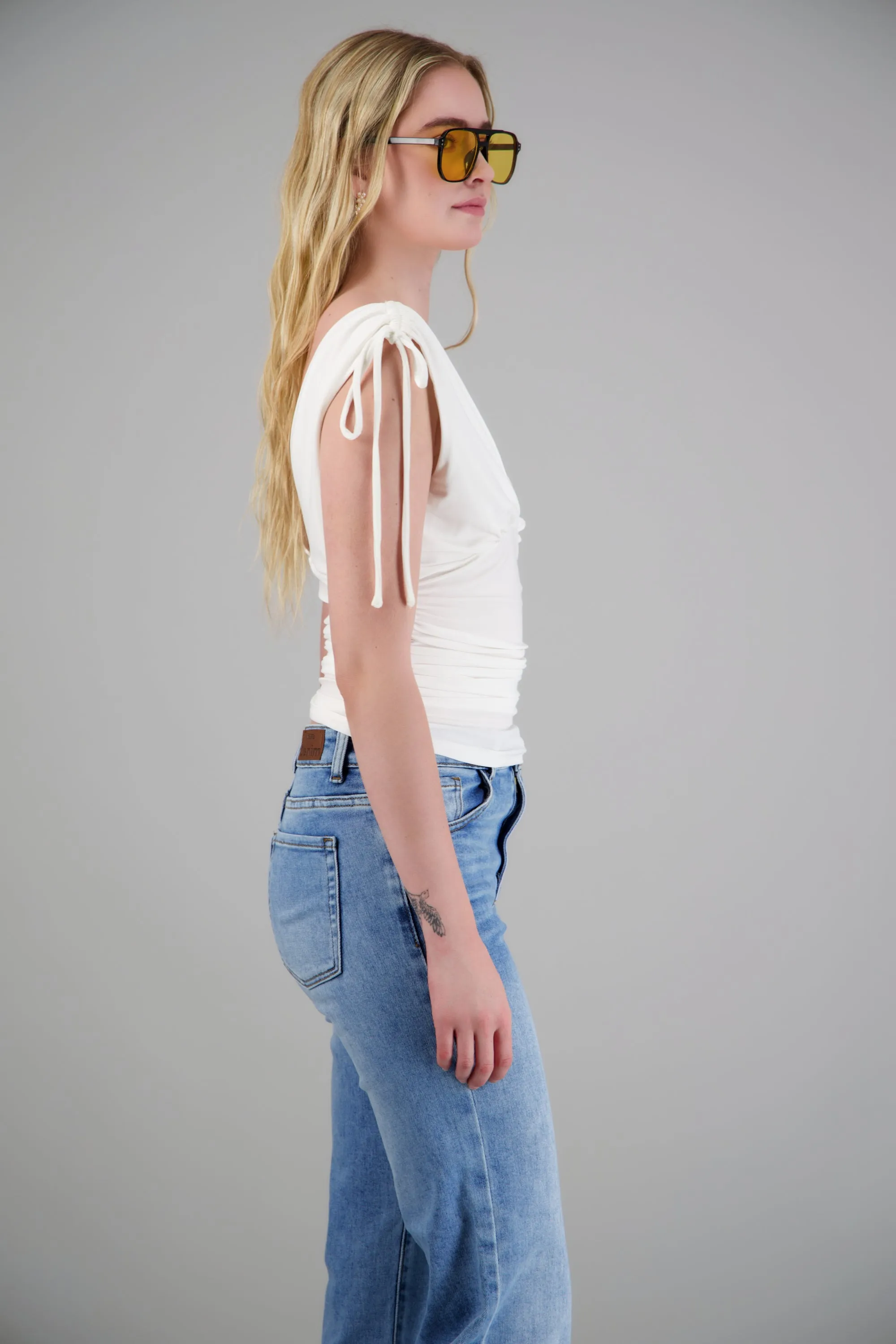Top escote v detalle jaretas drapeado sold by Shasa product image thumbnail 3