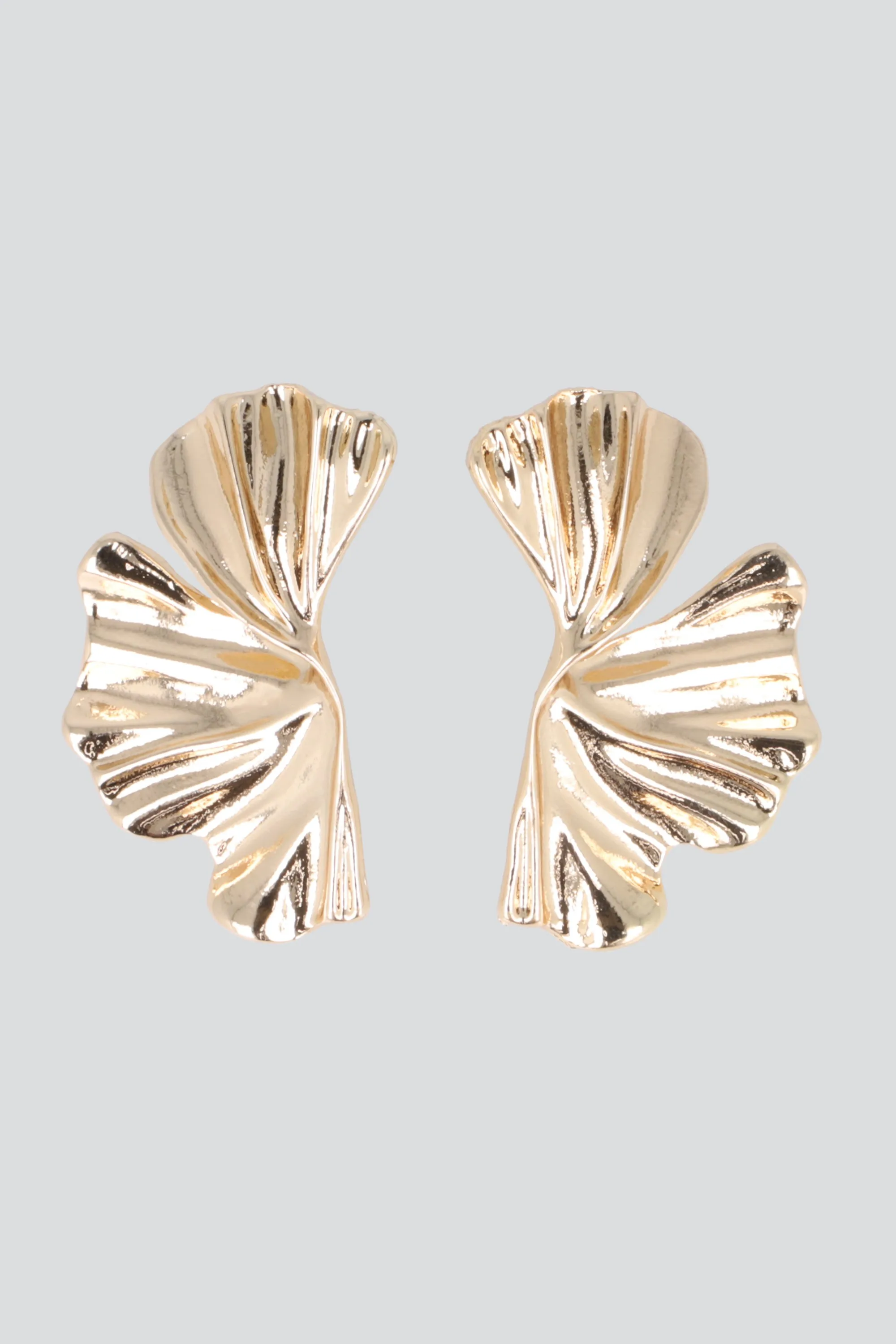ARETES FLOR DOBLADA sold by Shasa