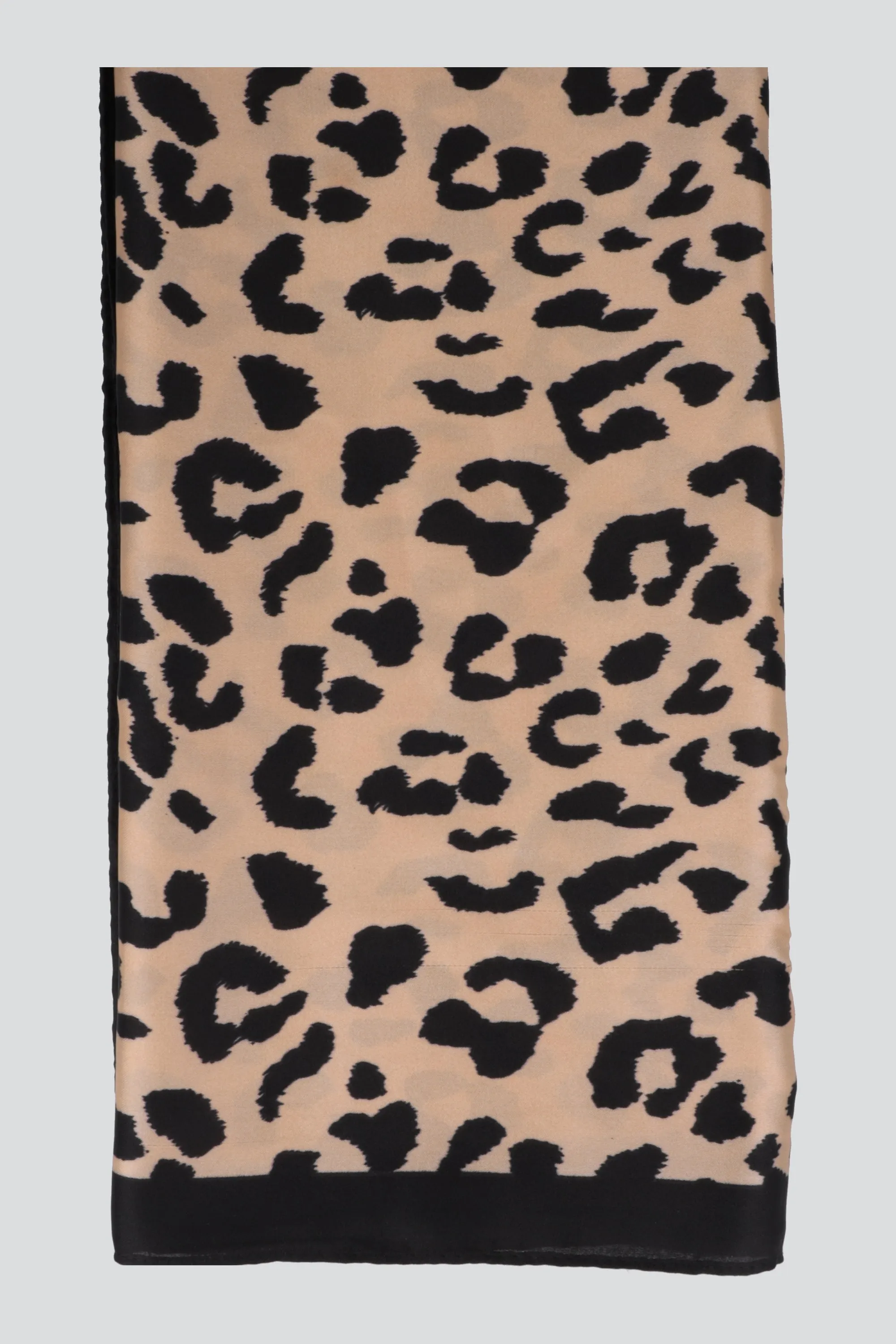 Pañuelo leopardo cenefa sold by Shasa product image thumbnail 2