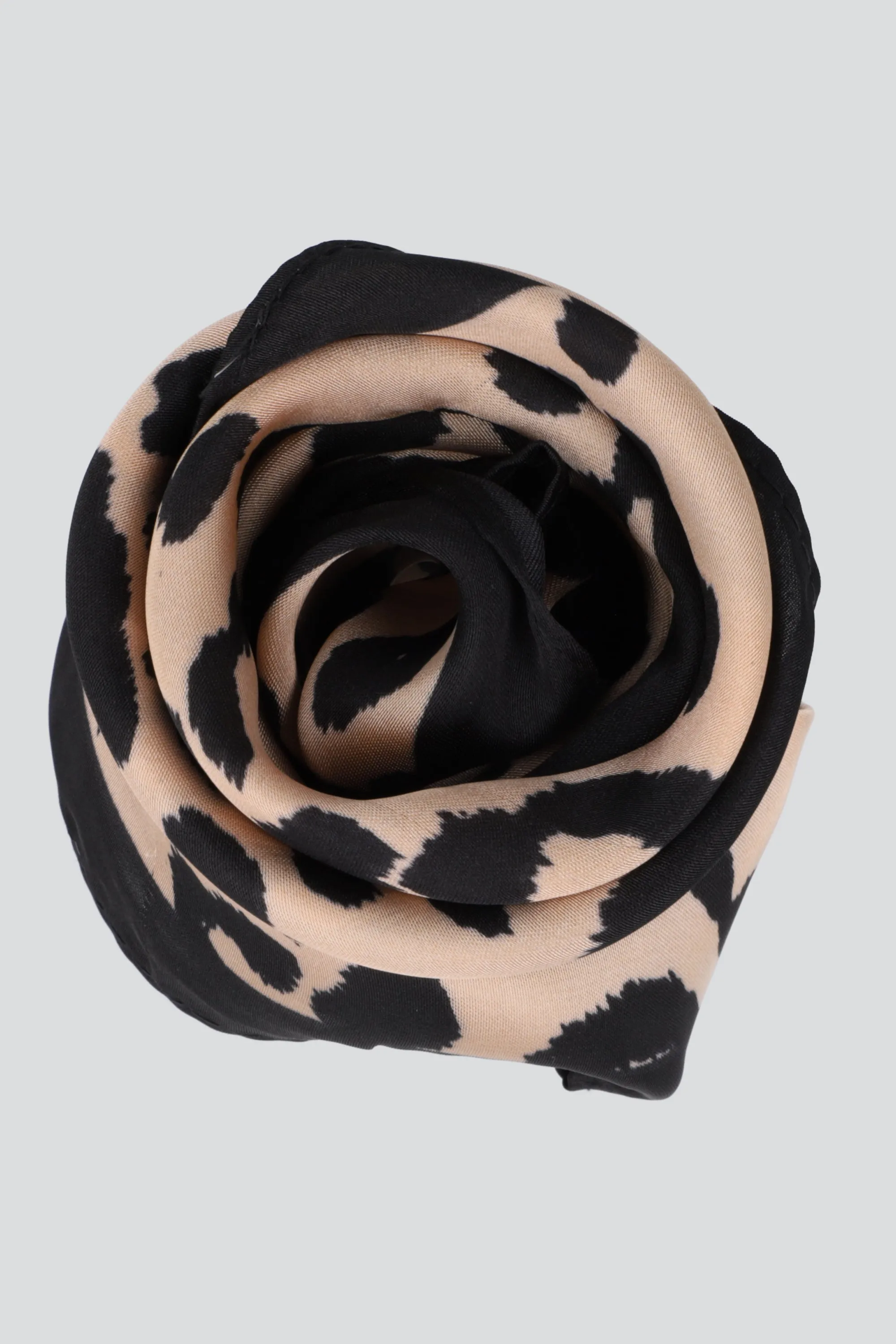 Pañuelo leopardo cenefa sold by Shasa product image thumbnail 3