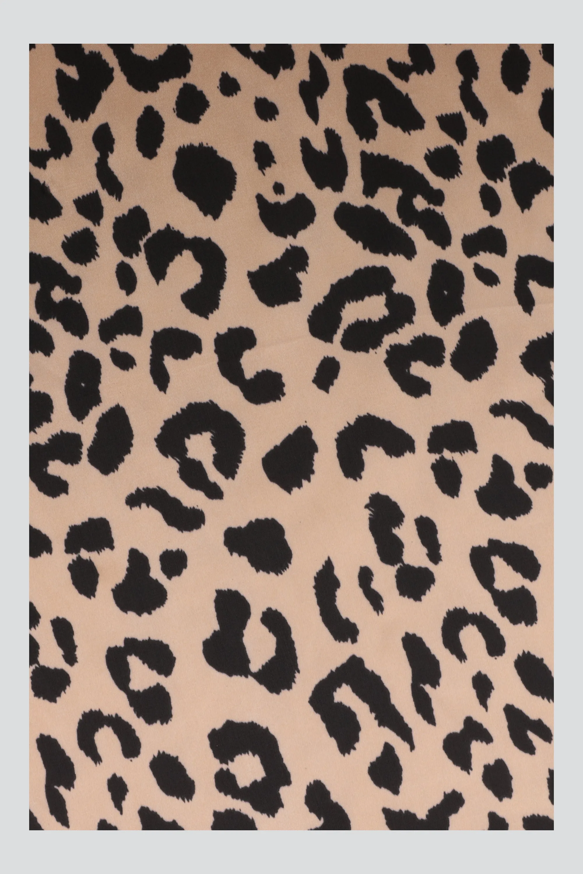 Pañuelo leopardo cenefa sold by Shasa product image thumbnail 4