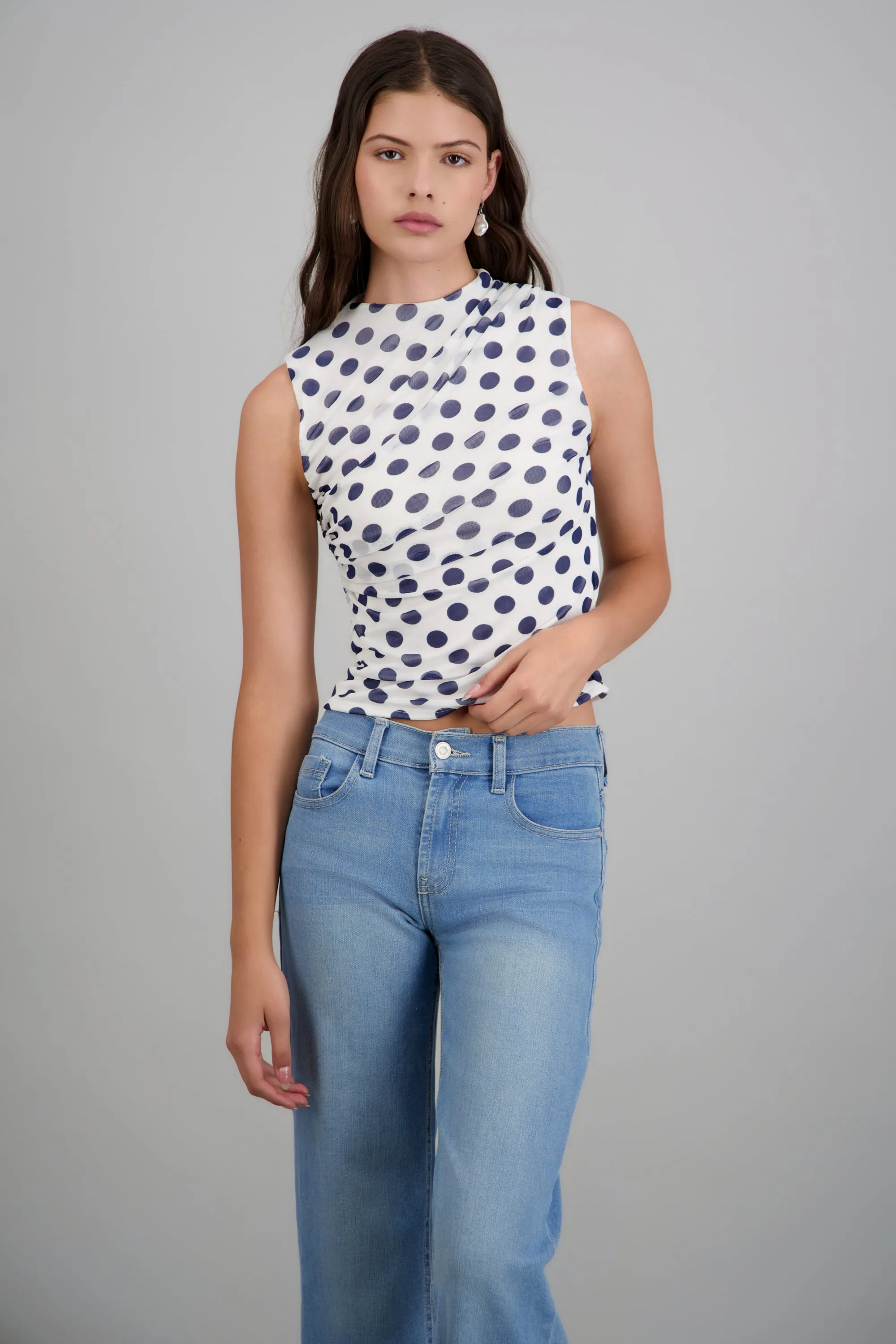 Top detalle fruncido lateral sold by Shasa