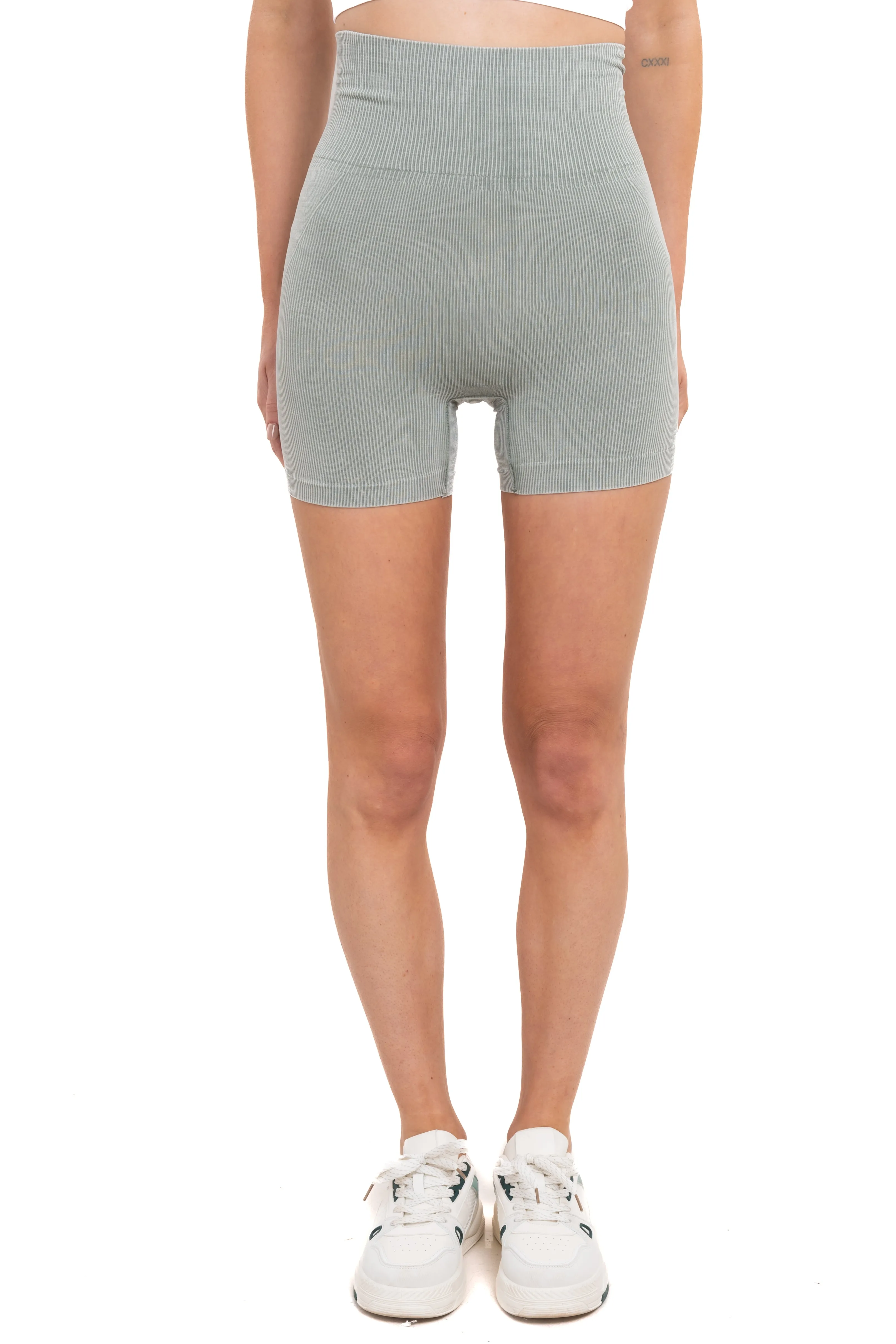 Short biker cintura alta acanalado sold by Shasa