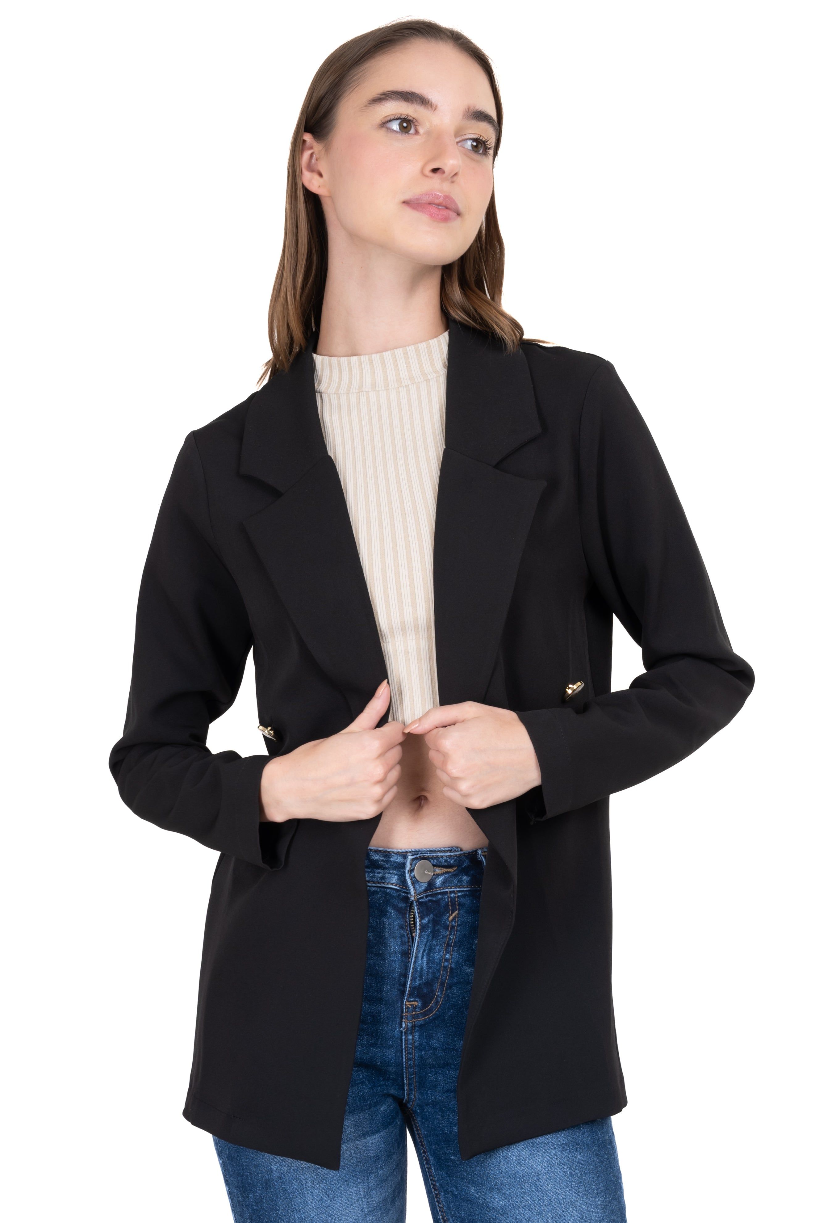 Saco oversize botones decorativos sold by Shasa