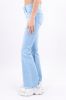 Jeans flare con corte en tobillos sold by Shasa