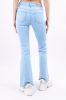 Jeans flare con corte en tobillos sold by Shasa