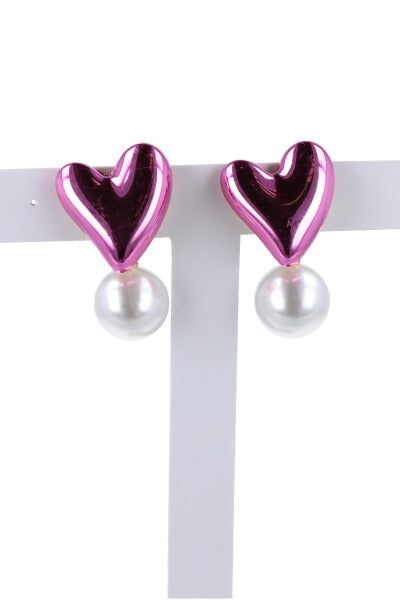 Aretes corazón perla sold by Shasa