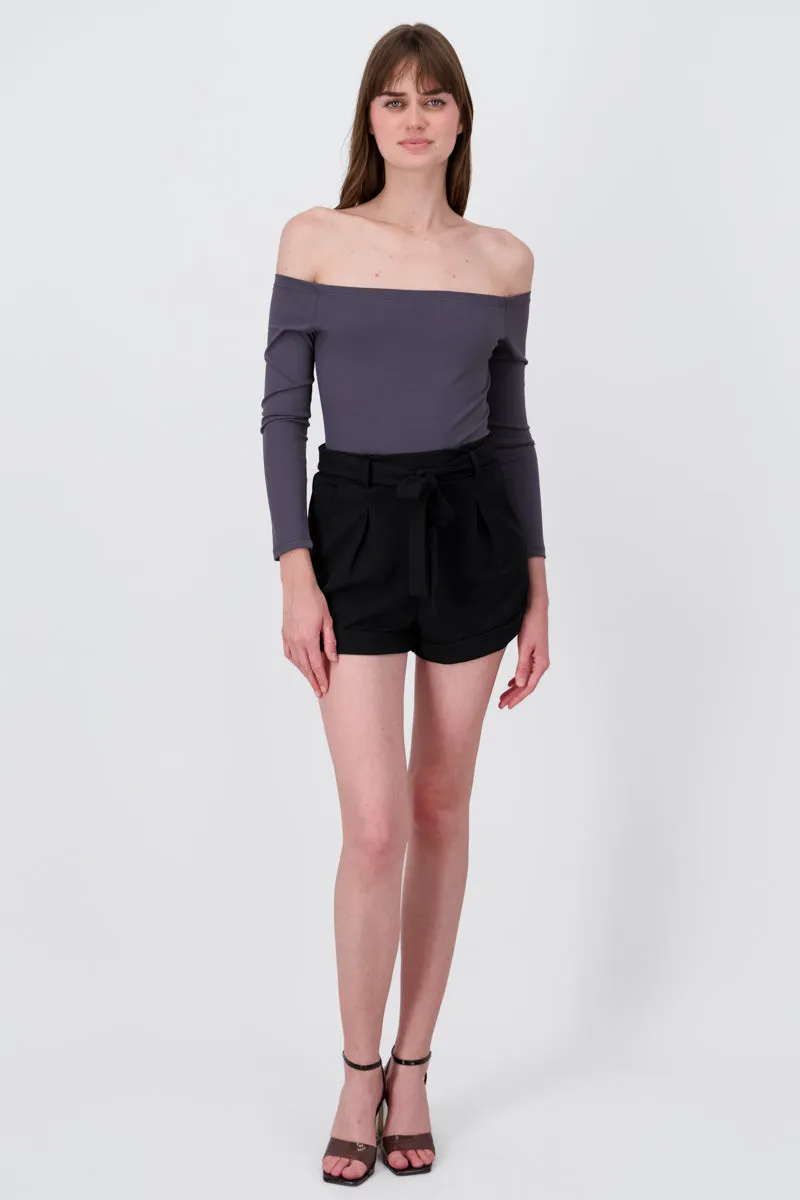 Shorts lisos con cinturon sold by Shasa