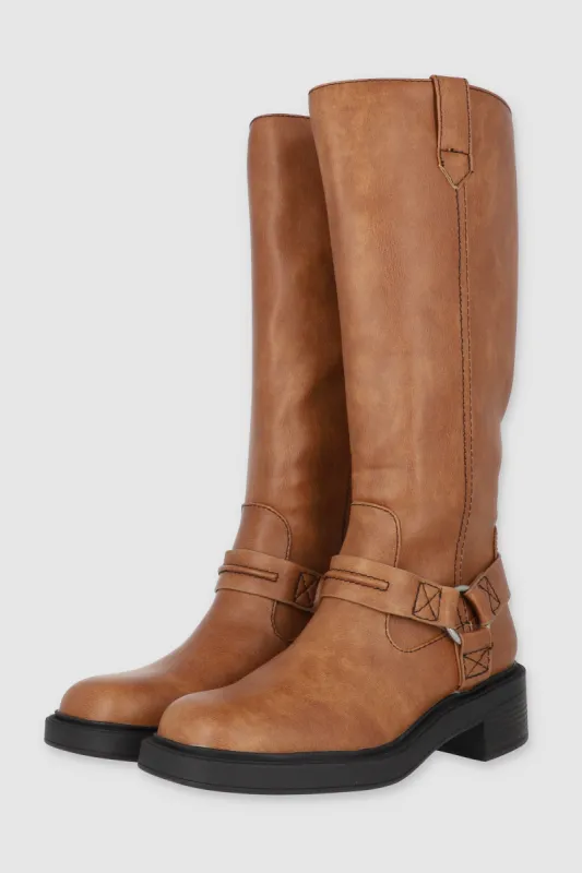 Bota biker costura contraste tiras hebilla aro sold by Shasa