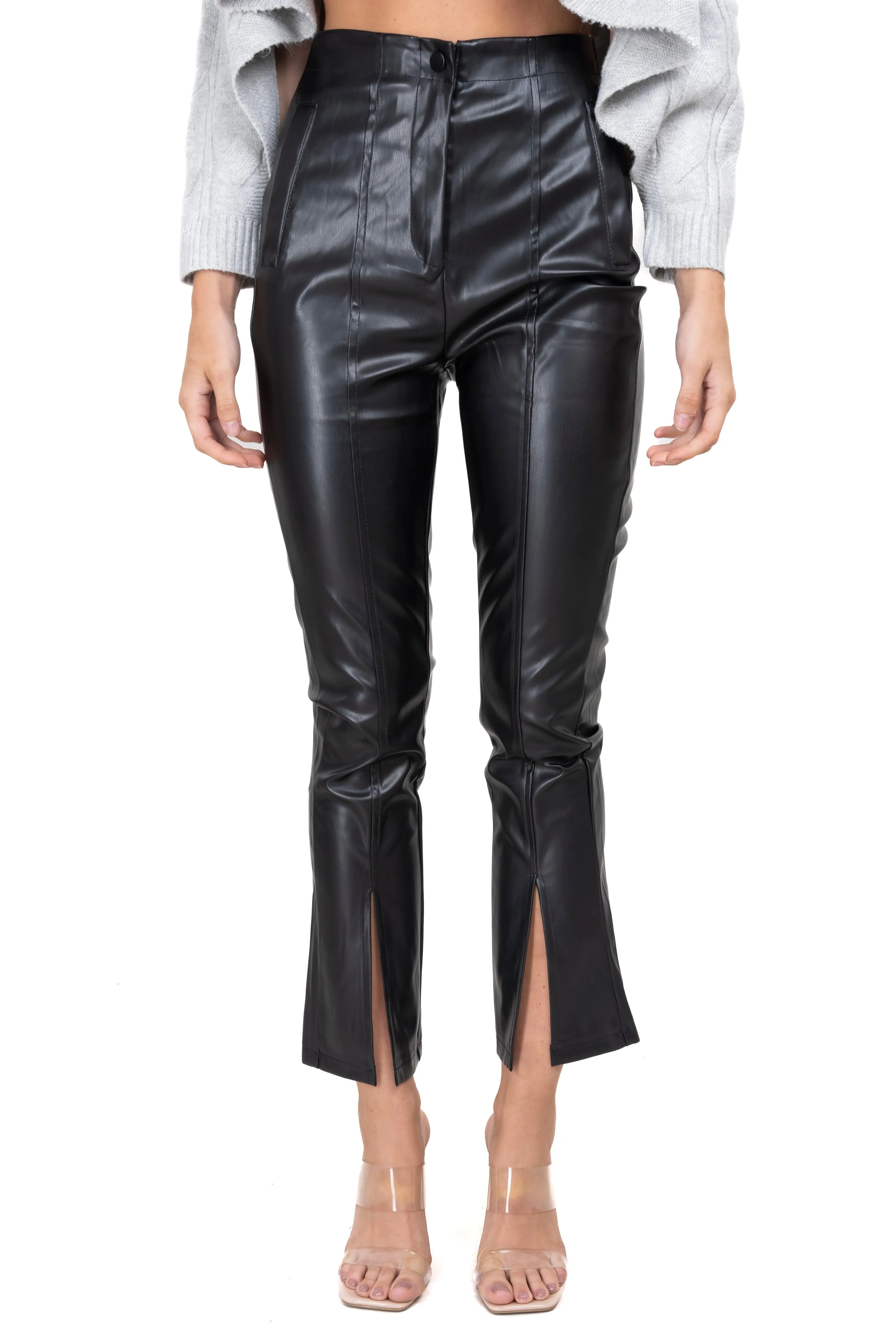 Pantalón flared efecto piel bolsillos sold by Shasa