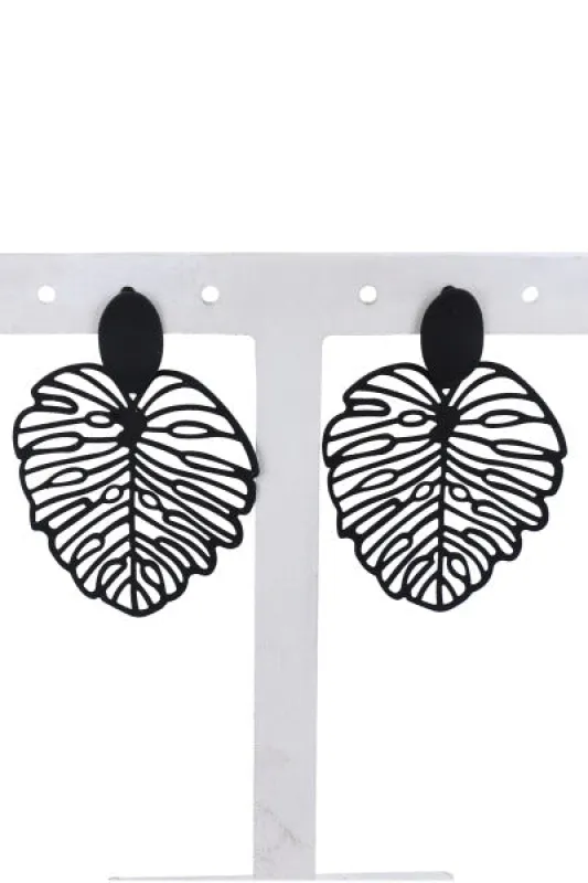 Aretes largos diseño hoja sold by Shasa