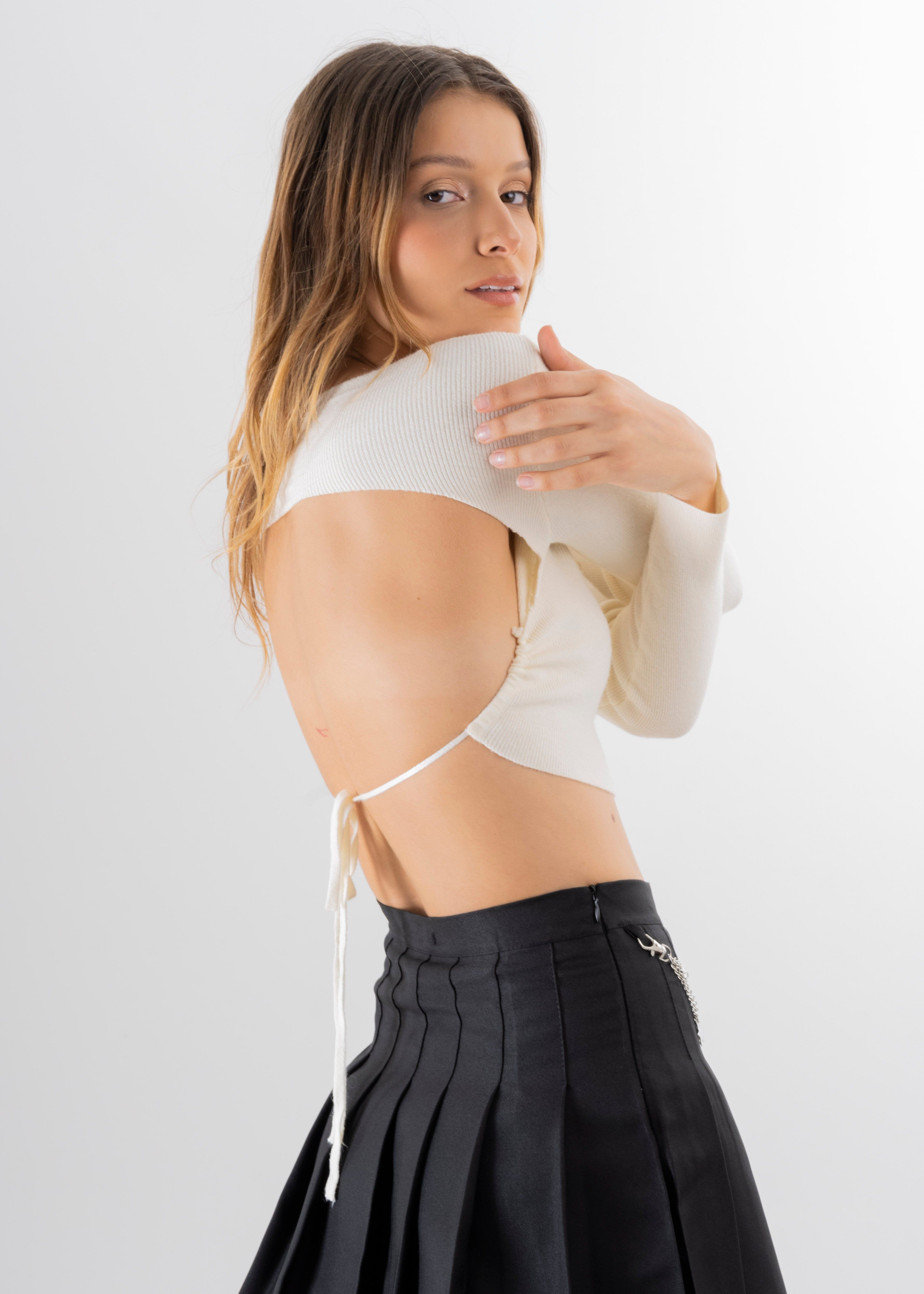 Suéter espalda descubierta sold by Shasa