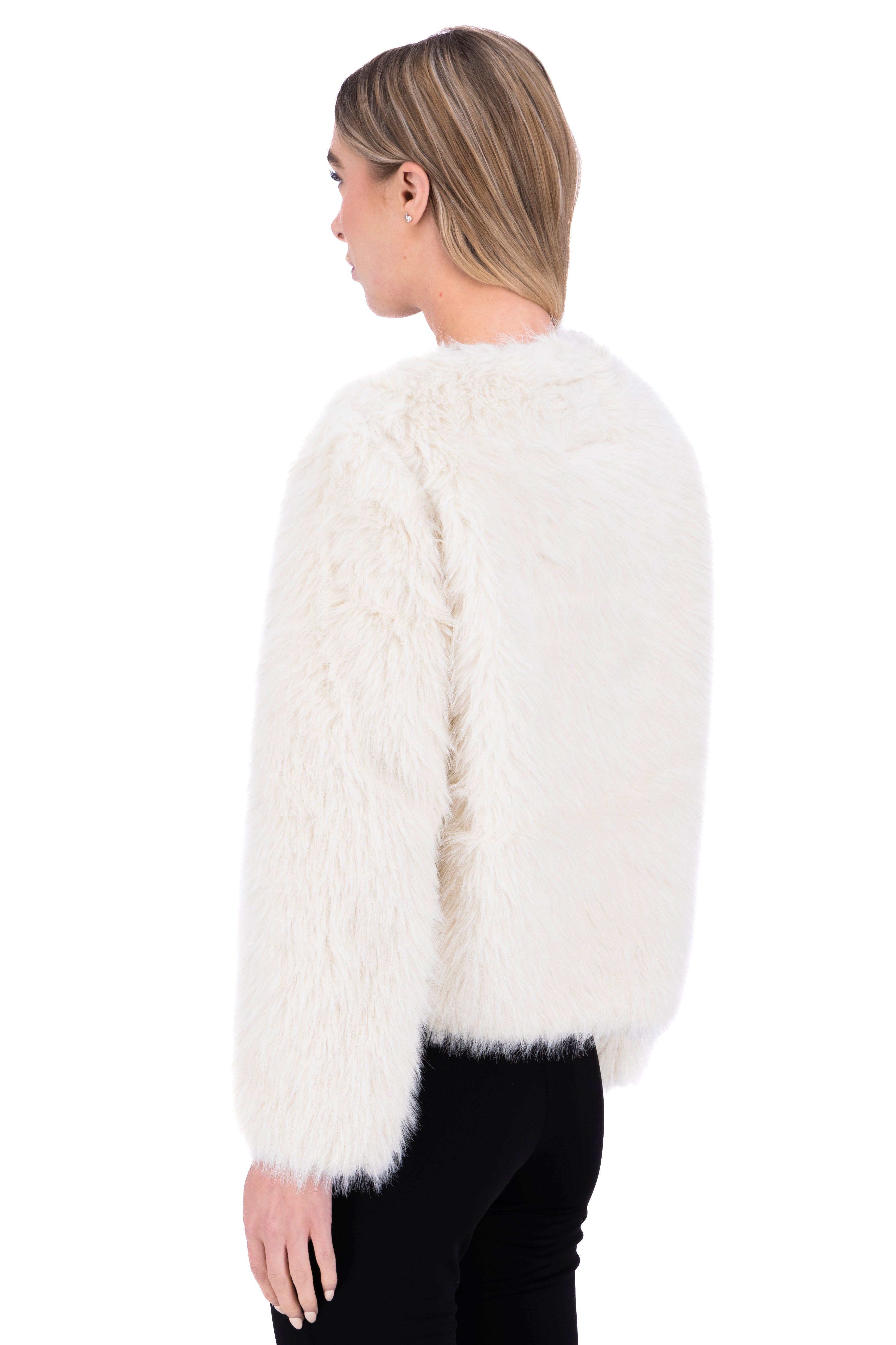 Abrigo corto peluche sold by Shasa product image thumbnail 4