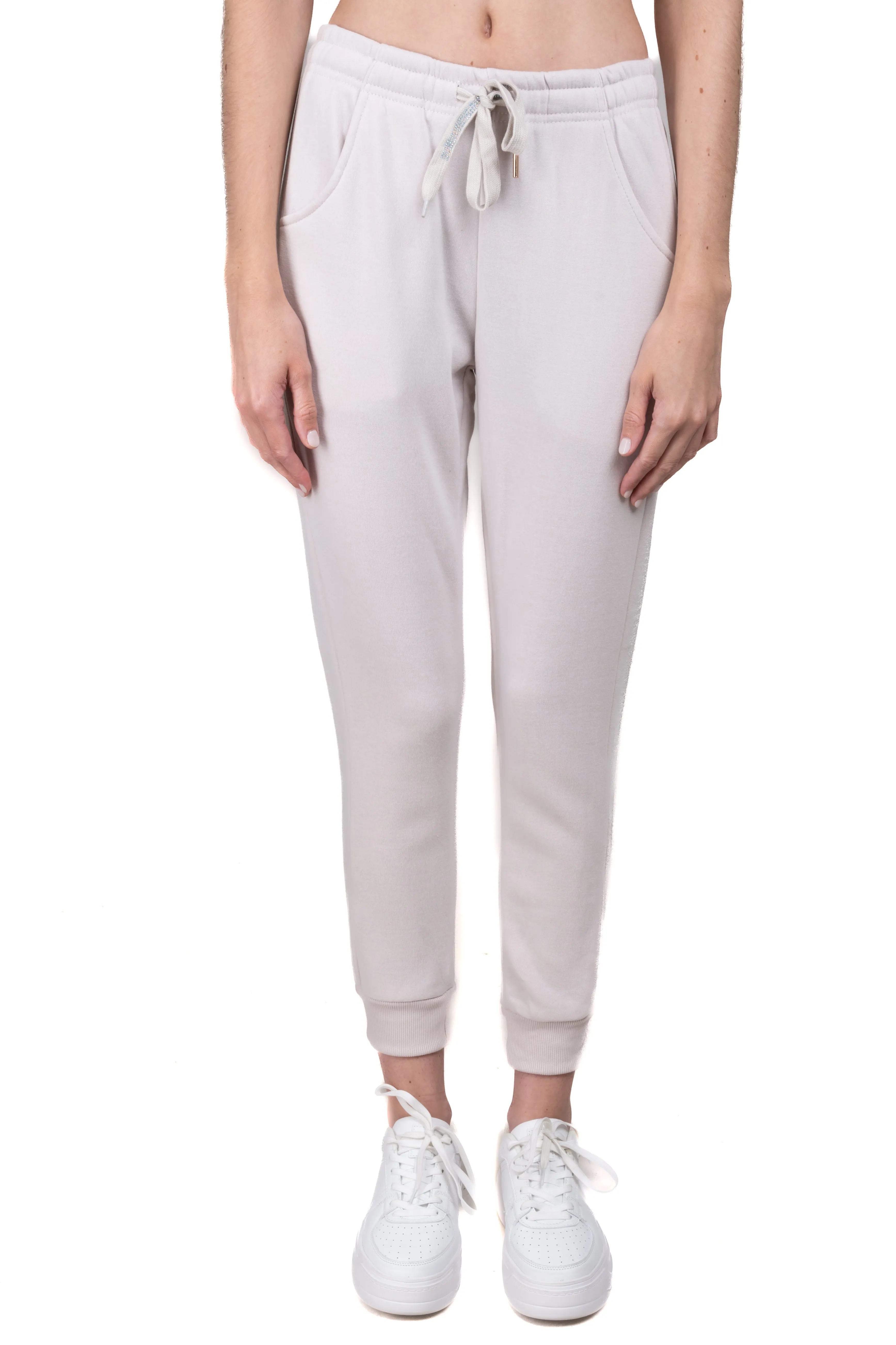 Jogger tejido suave elástico sold by Shasa