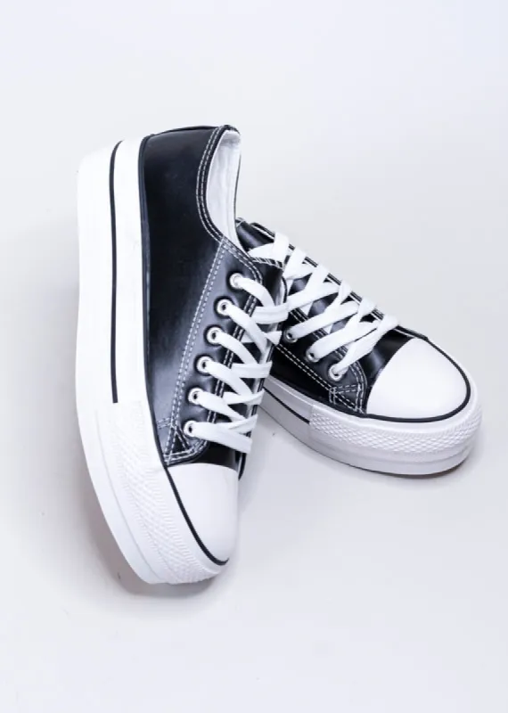 Tenis clásico plataforma sold by Shasa