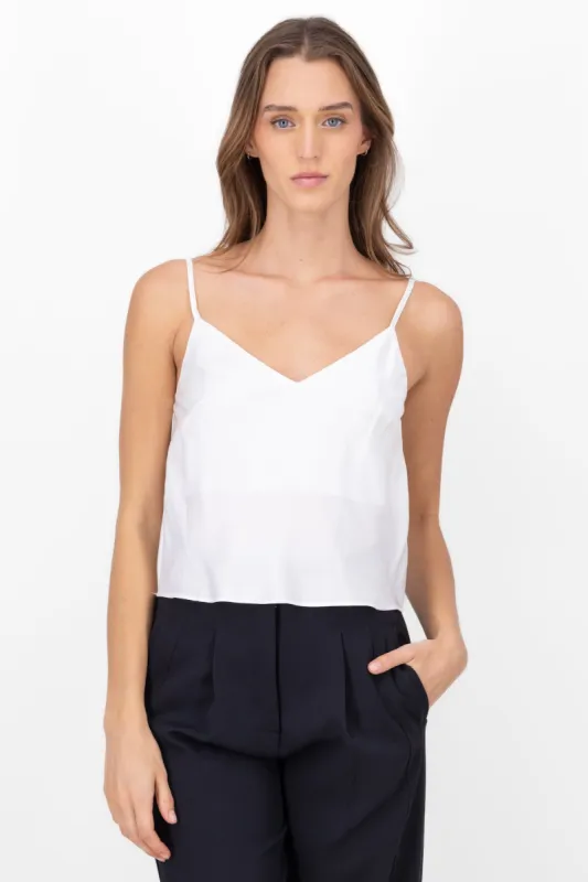 Blusa satinada cuello v lisa sold by Shasa