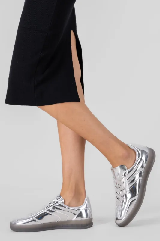 Tenis retro metalico sold by Shasa