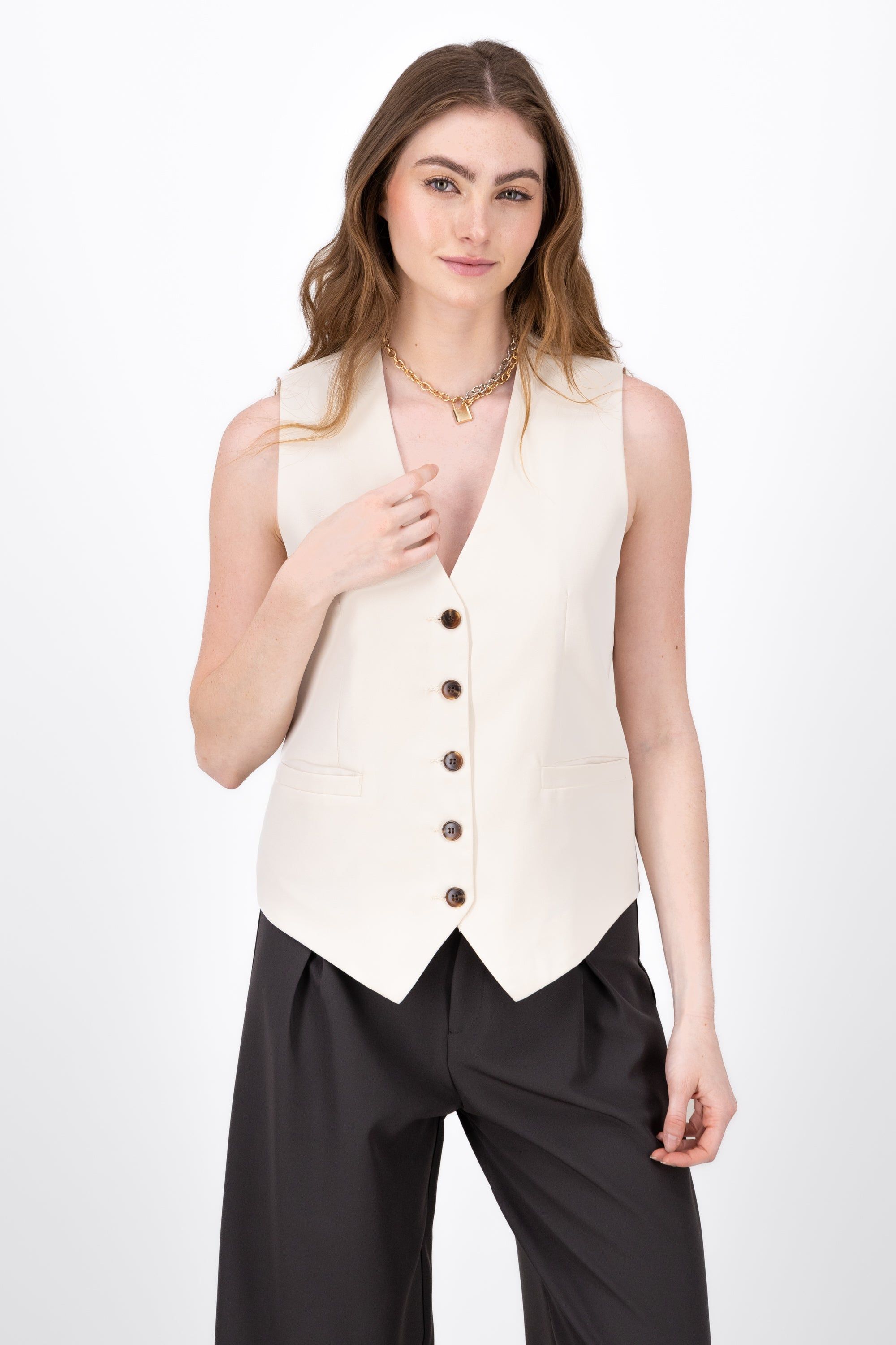 Chaleco Corto Sastreado sold by Shasa