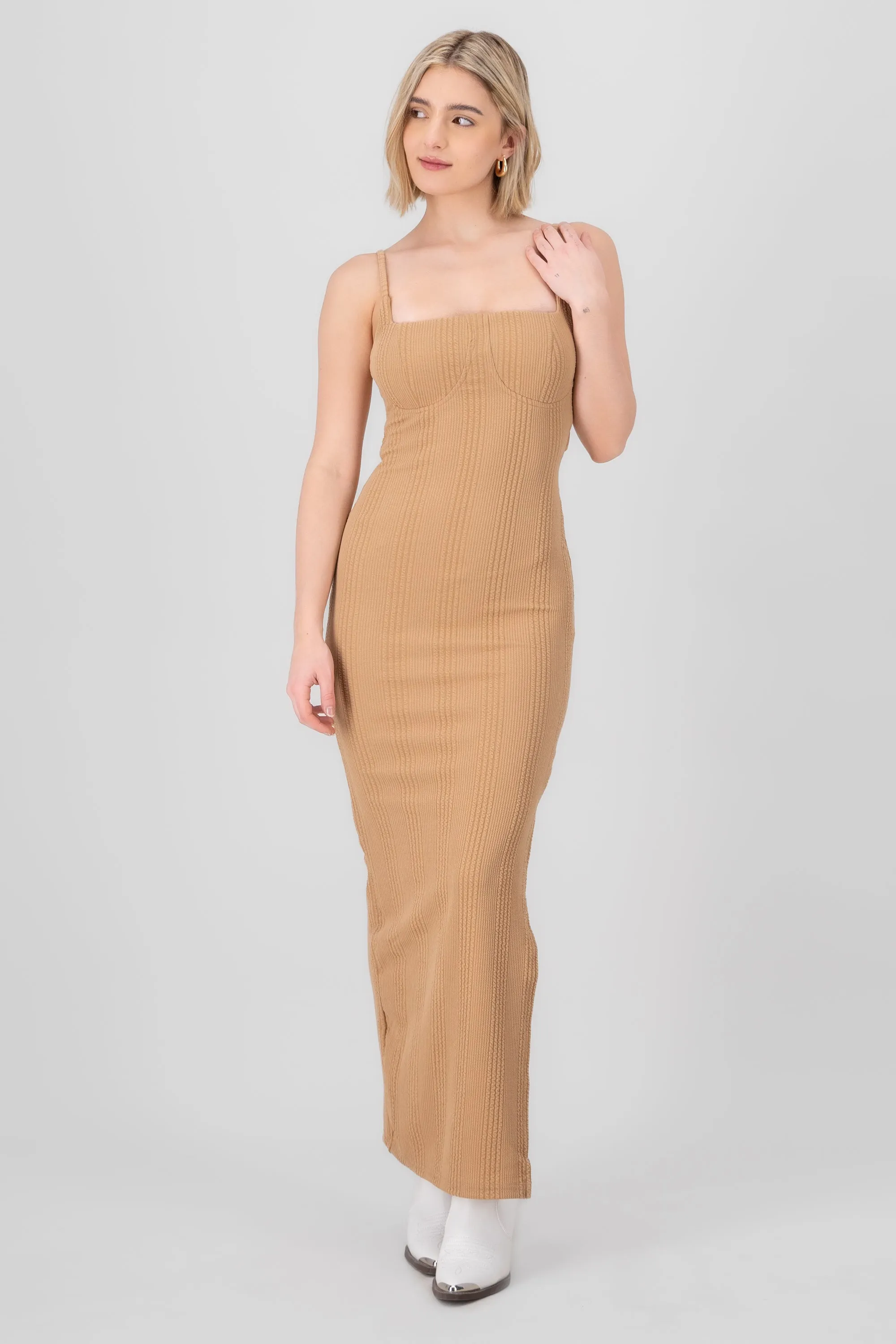 Vestido maxi textura sold by Shasa