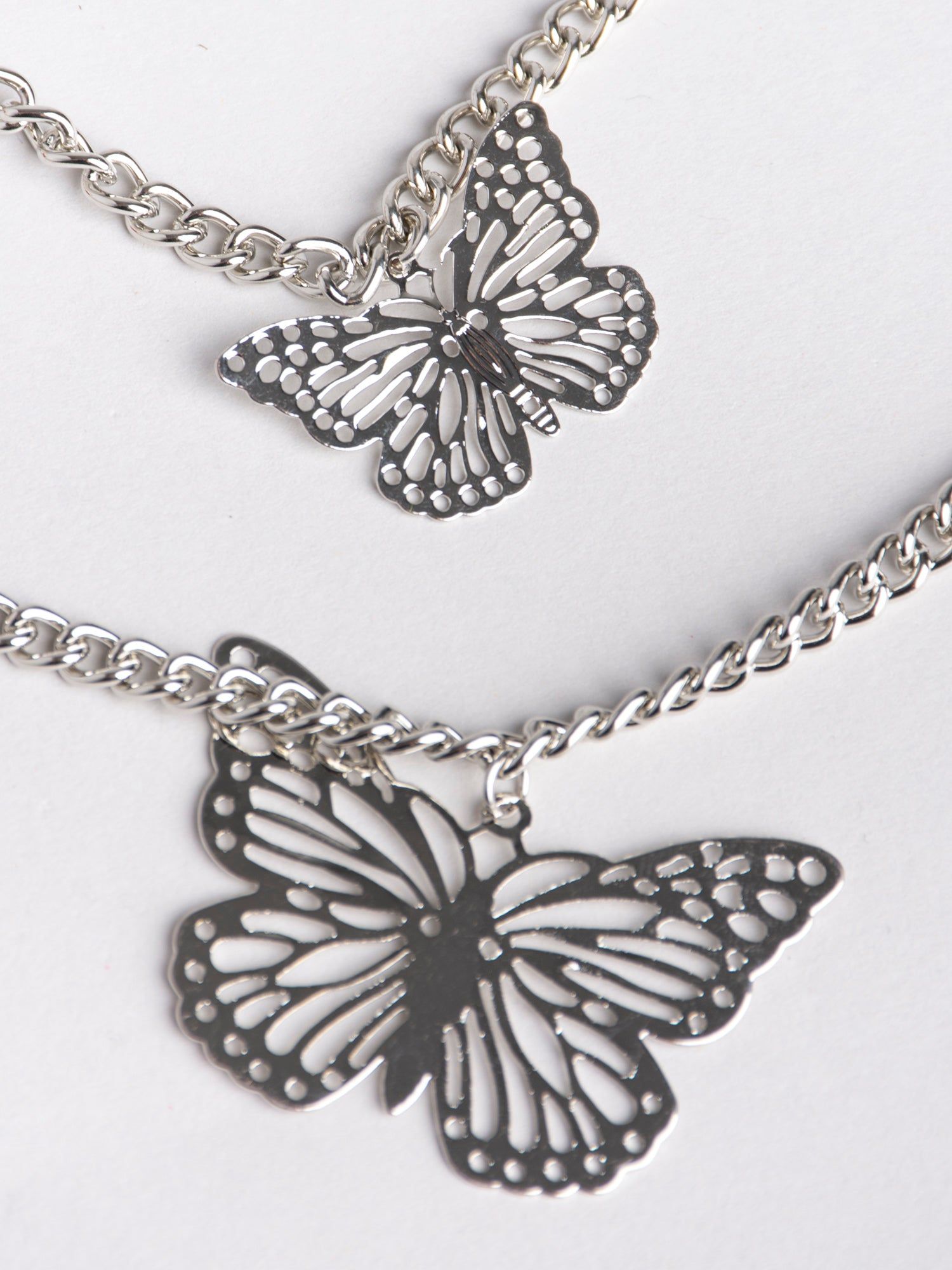 Cinturón cadenas doble capa mariposas sold by Shasa product image thumbnail 4