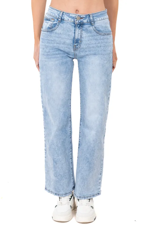 Jeans straight efecto desgastado sold by Shasa