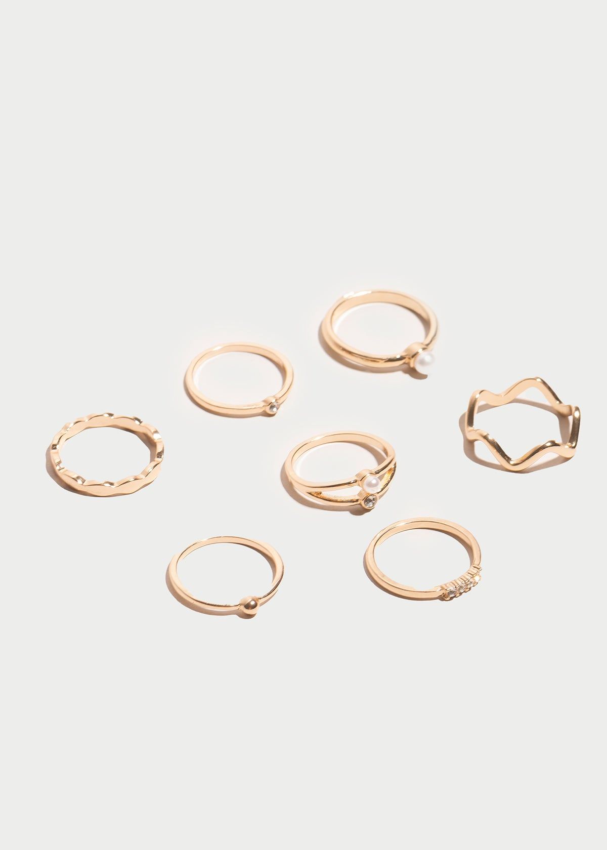 Set 7 piezas anillos perla sold by Shasa