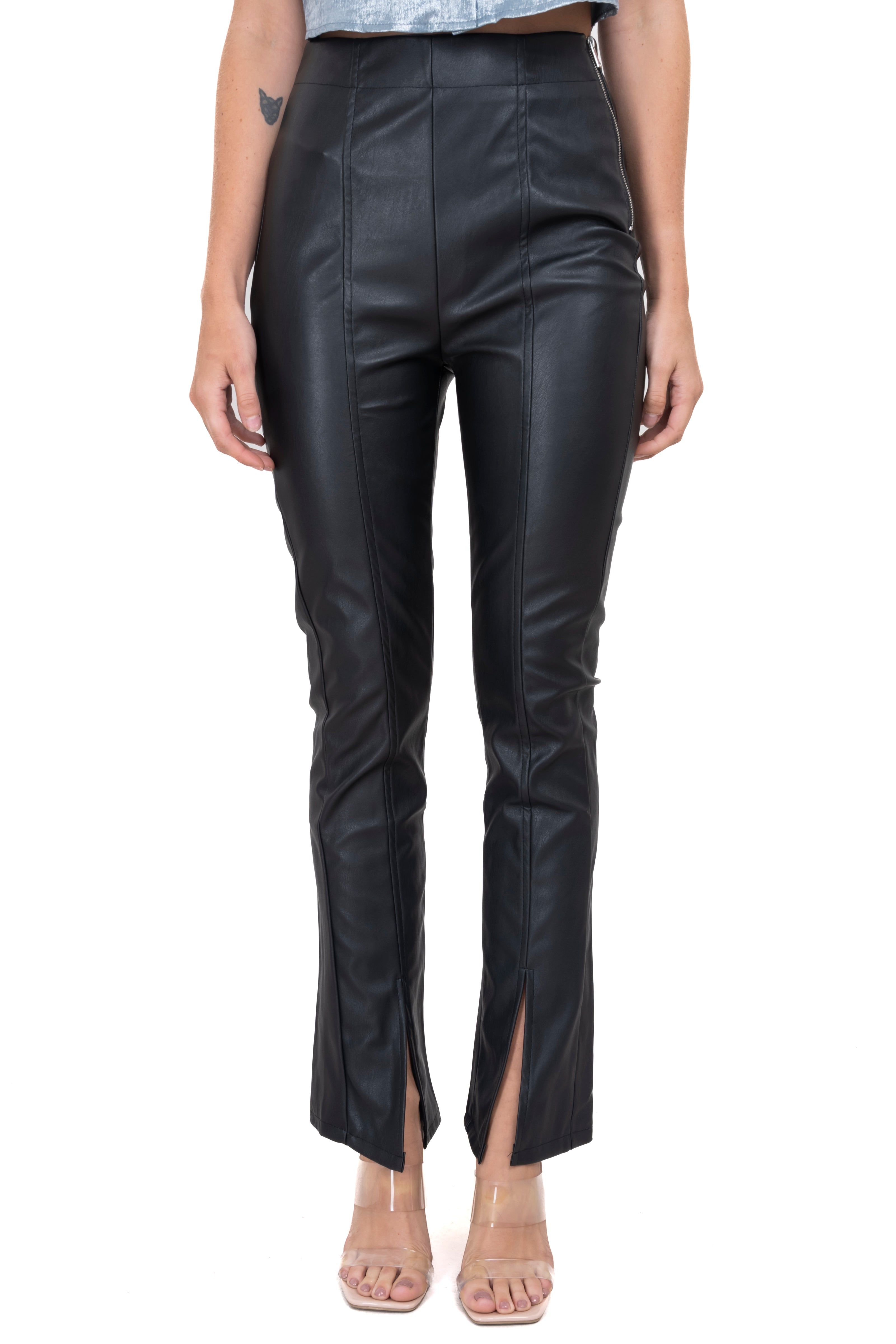 Pantalón efecto piel aberturas sold by Shasa