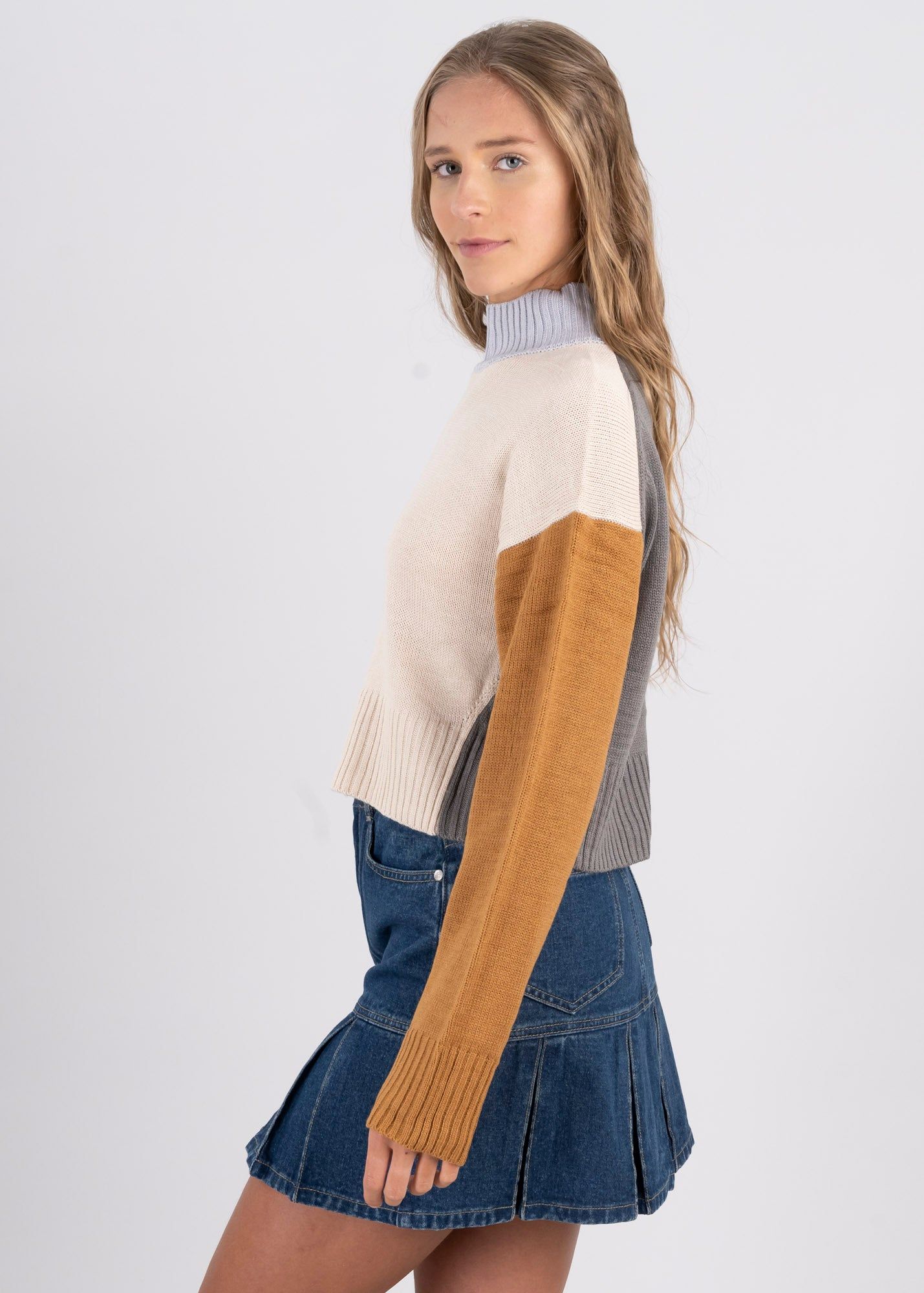 Suéter cuello tortuga sold by Shasa product image thumbnail 3